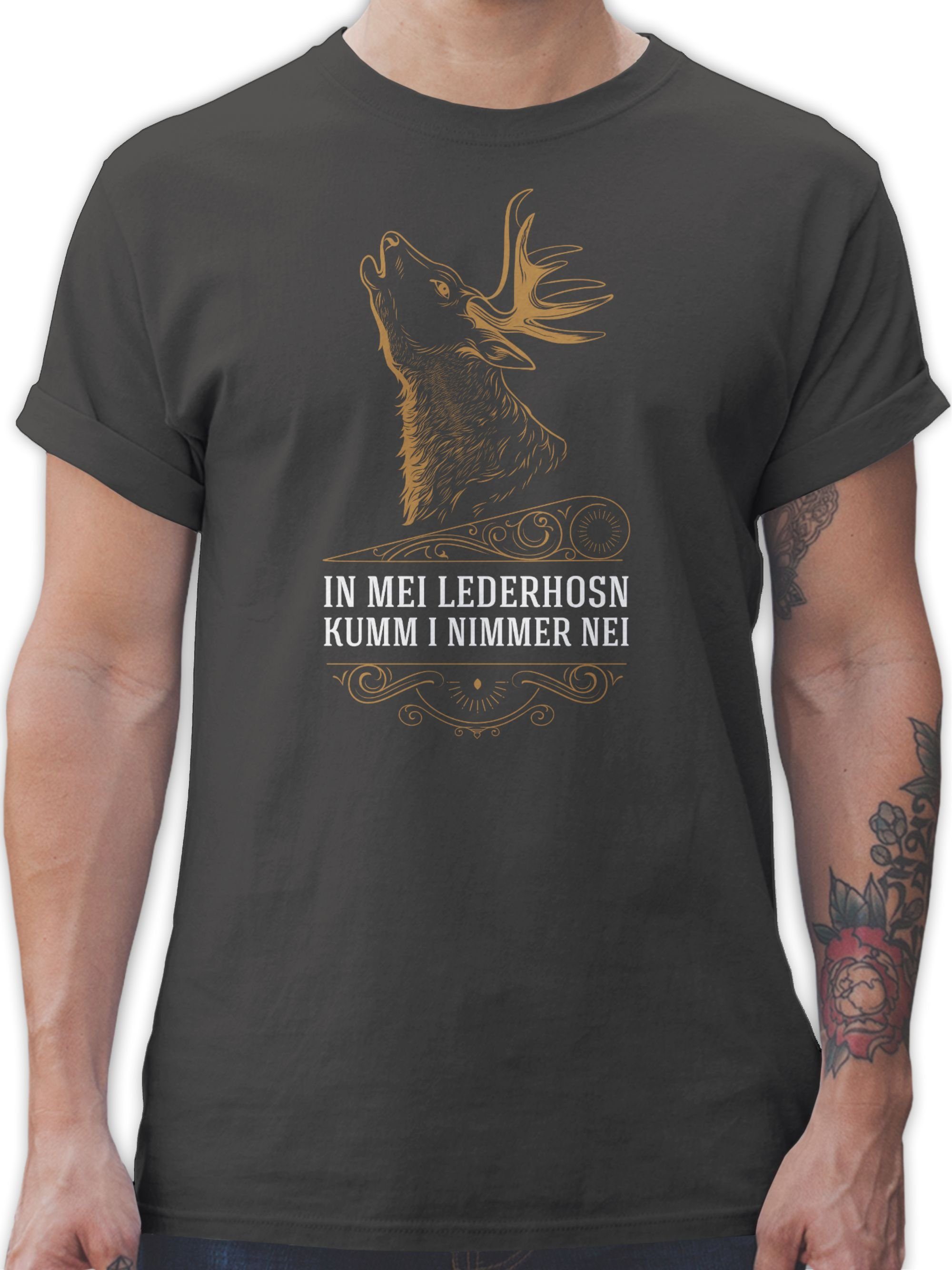Shirtracer T-Shirt In mei Lederhosn kumm i nimmer nei - Hirsch - Spruch in Weiß Mode für Oktoberfest Herren 02 Dunkelgrau