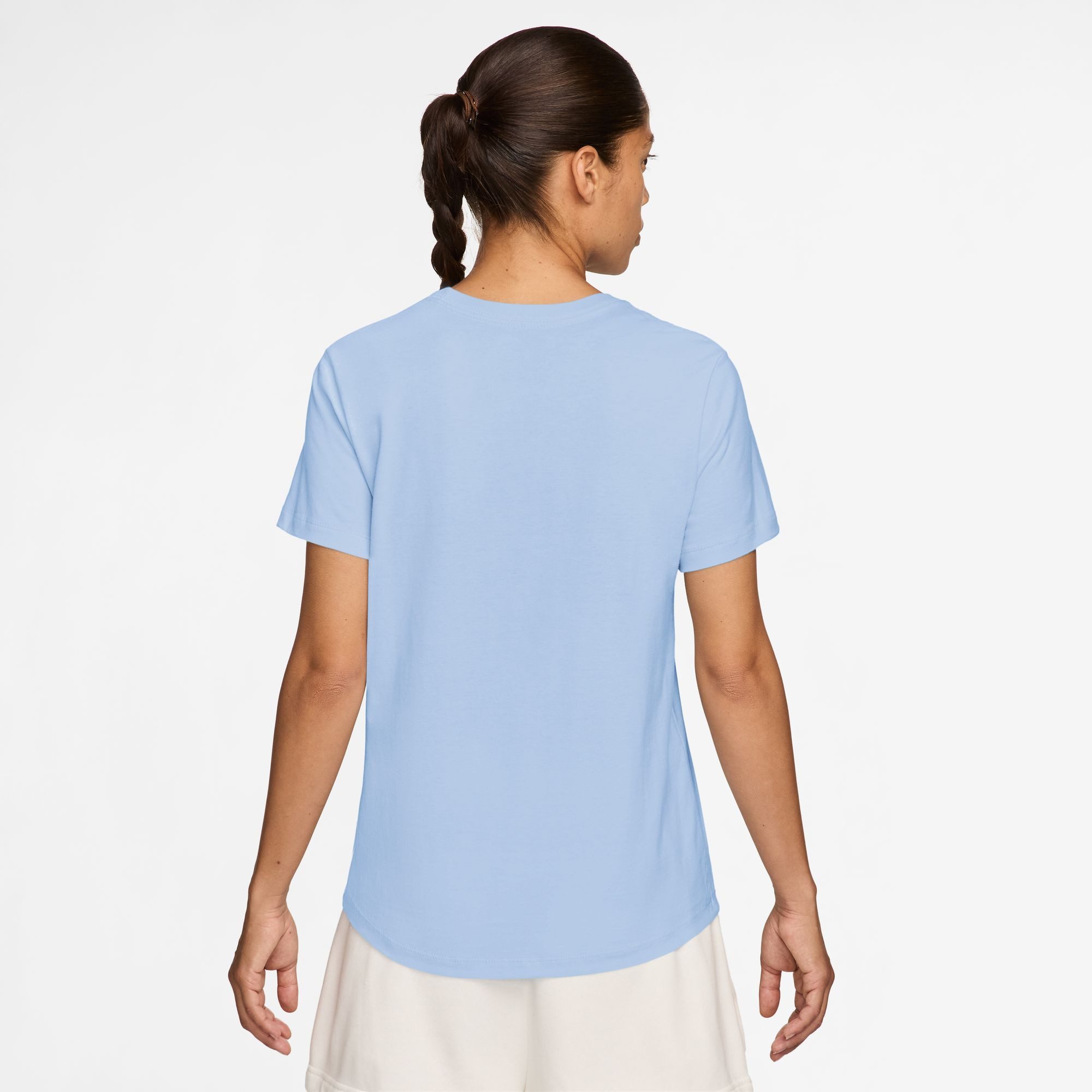 Nike Sportswear T-Shirt W NSW CLUB SS TEE mit leicht abgerundetem Saum, aus Baumwolle in Jersey-Qualität