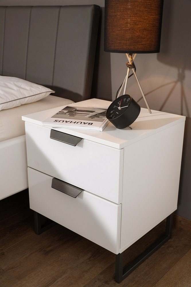 Rauch Möbel Polsterbett Nachttisch Modern, mit Schubkästen, glasweiß