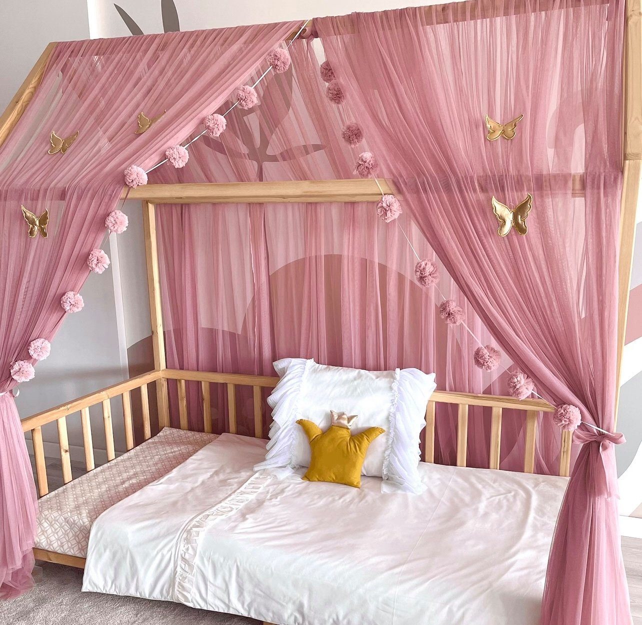 Baby Fancyroom Betthimmel Betthimmel Tüll Hausbett Kinderbett 2 Stück 340cm 380cm Montessori (3-tlg. Set mit 2x Betthimmel und einer 20er Pomponkette, Baldachin, Kinder Betthimmel Baldachin Himmel Deko Set), Betthimmel für Hausbett Montessori