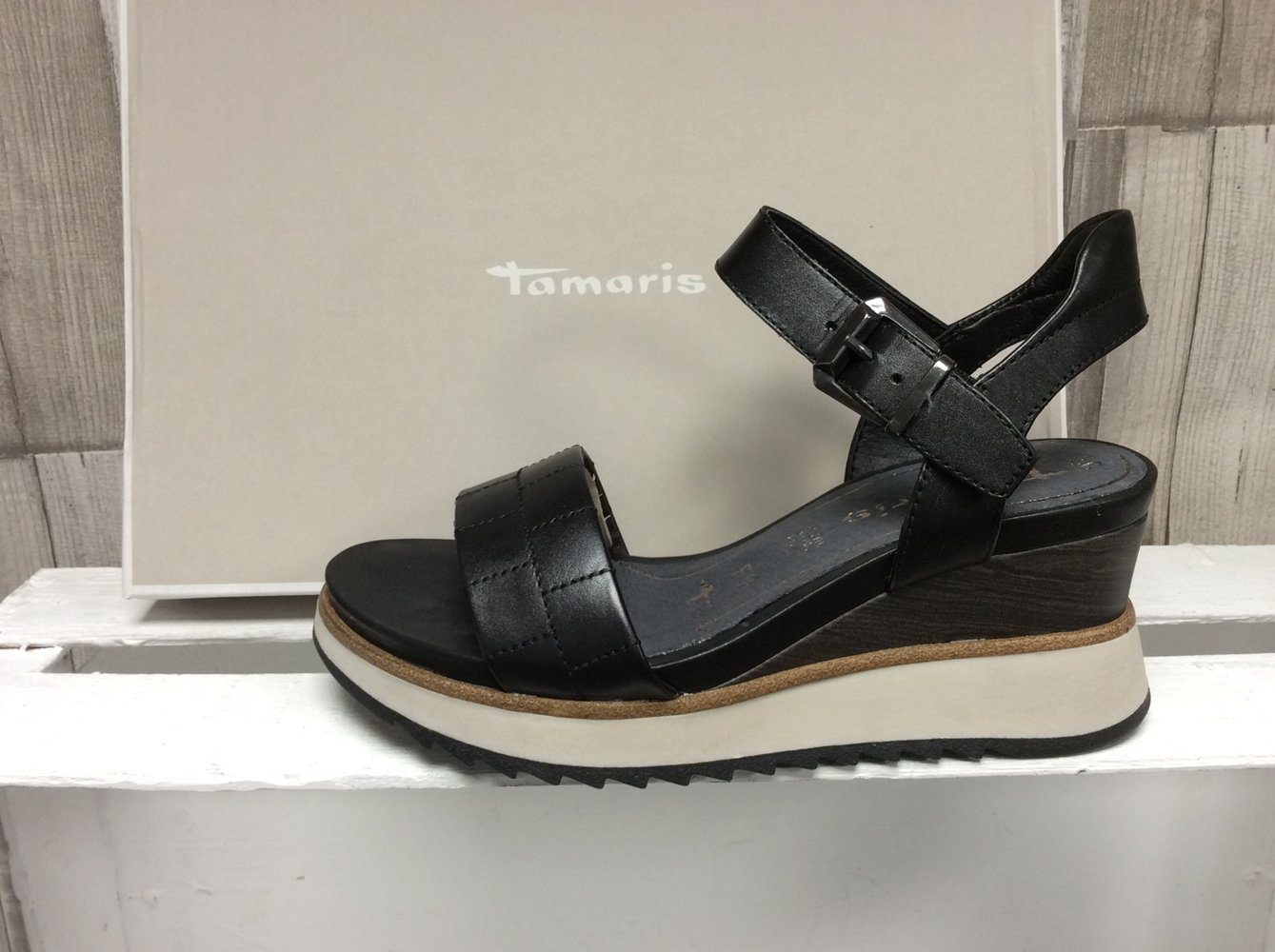 Tamaris Tamaris Damen Keil-Sandale schwarz mit heller Sohle Sandalette