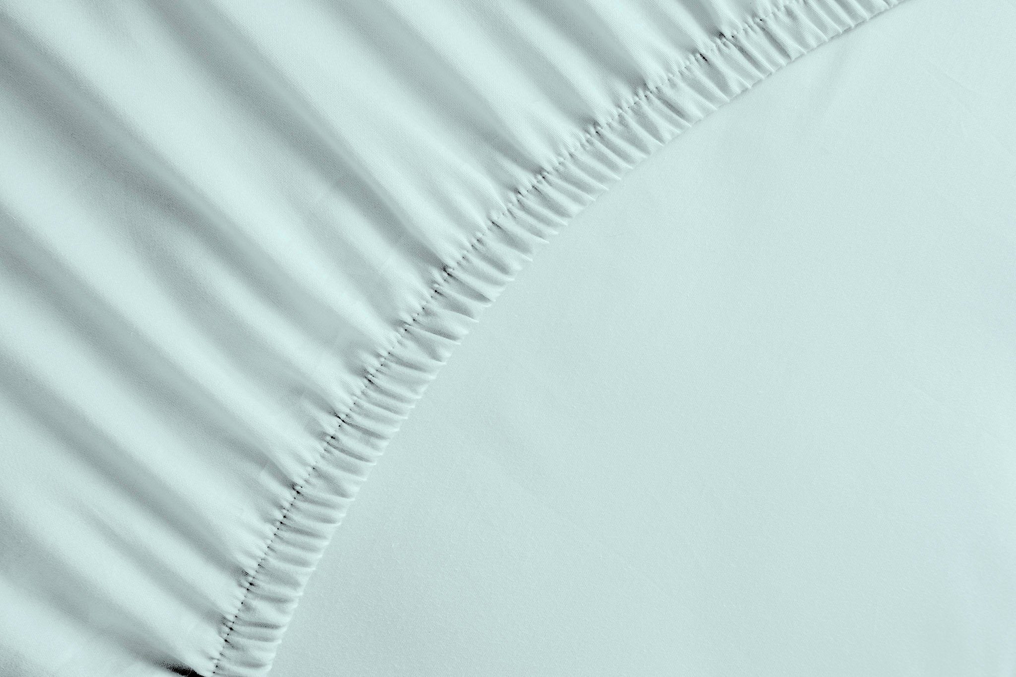 Spannbettlaken Percale Spannbetttuch 90x210-220+40 cm, Whispering Blue 90x210-220, Heckett and Lane, Baumwolle, Gummizug: mit Gummizug, (1 Stück), Spannbettlaken Spannbetttuch bis 25 cm Höhe Gummizug:rundum Bettlaken