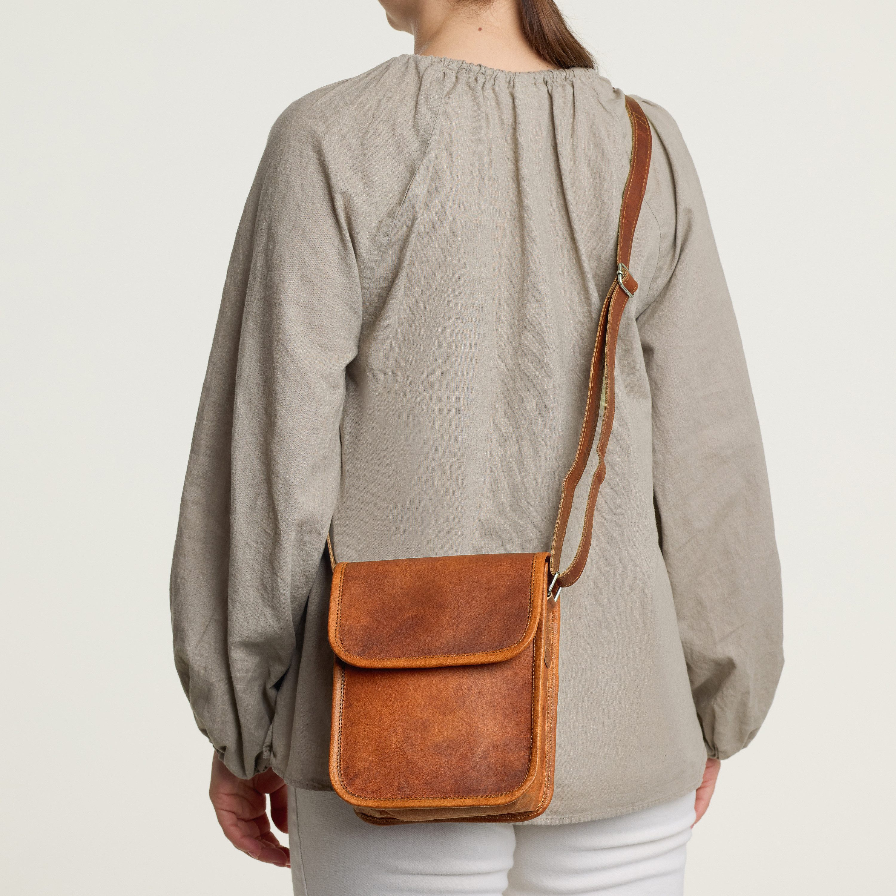 Gusti Leder Umhängetasche Gusti Leder Umhängetasche Tamara (1-tlg)