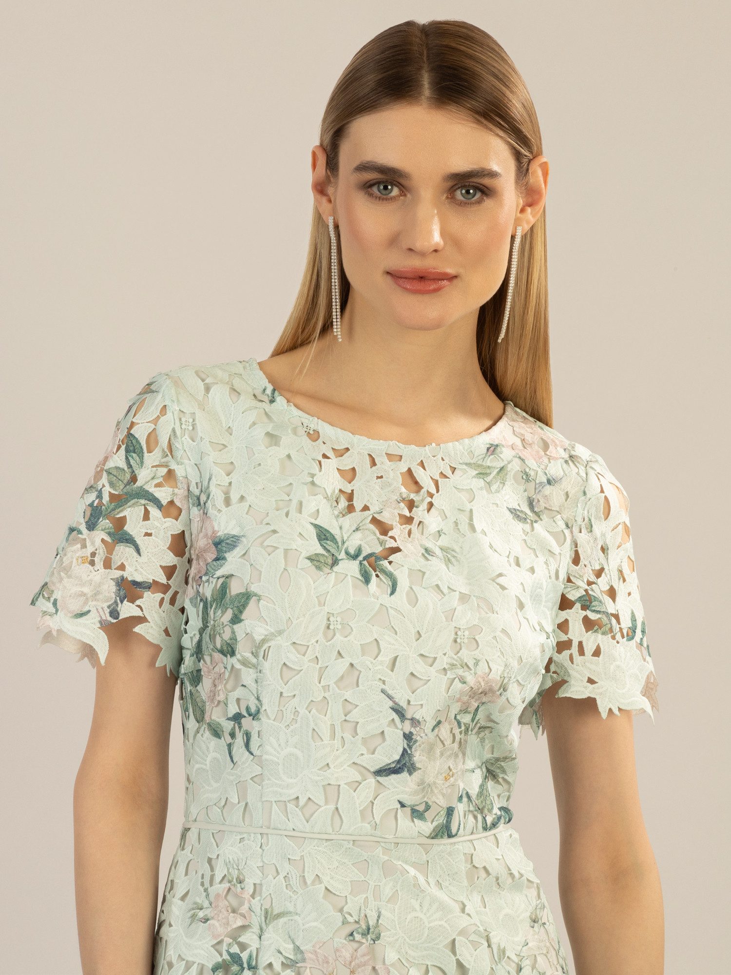 Apart Abendkleid aus Spitze allover bedruckt