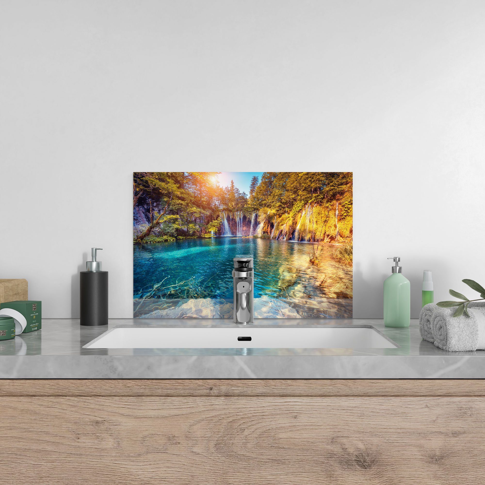 Spritzschutz 'Märchenhafte Wasserfälle', Küchenrückwand Glas Herdblende Badrückwand DEQORI