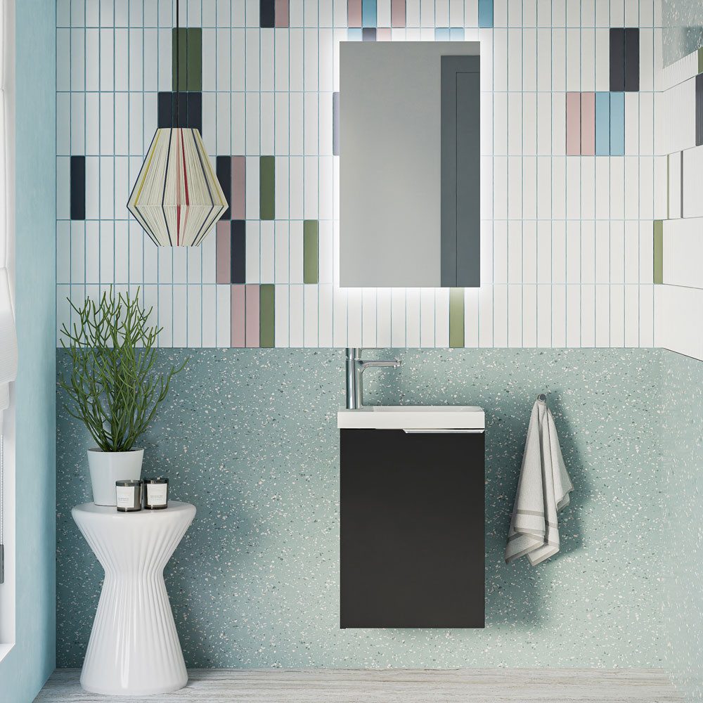 Bernstein Badmöbel-Set TIM 40cm Weiß matt profiliert / Griff Schwarz, Gäste-WC Set 40cm Keramik Becken Unterschrank LED-Spiegel