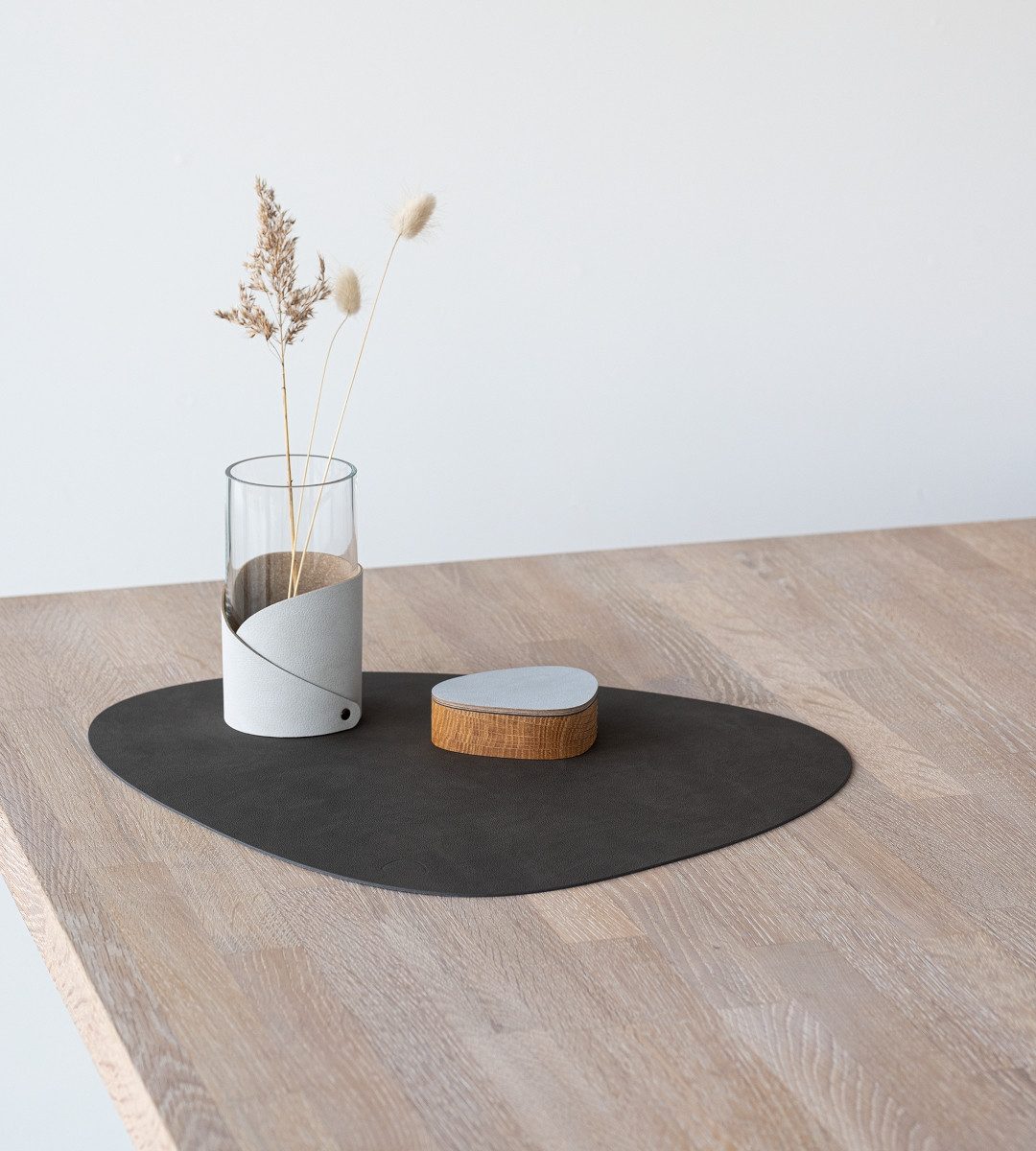 LIND DNA Platzset NUPO Tischset Curve L caviar 37 x 44 cm, Table Mat Curve L Nupo Caviar