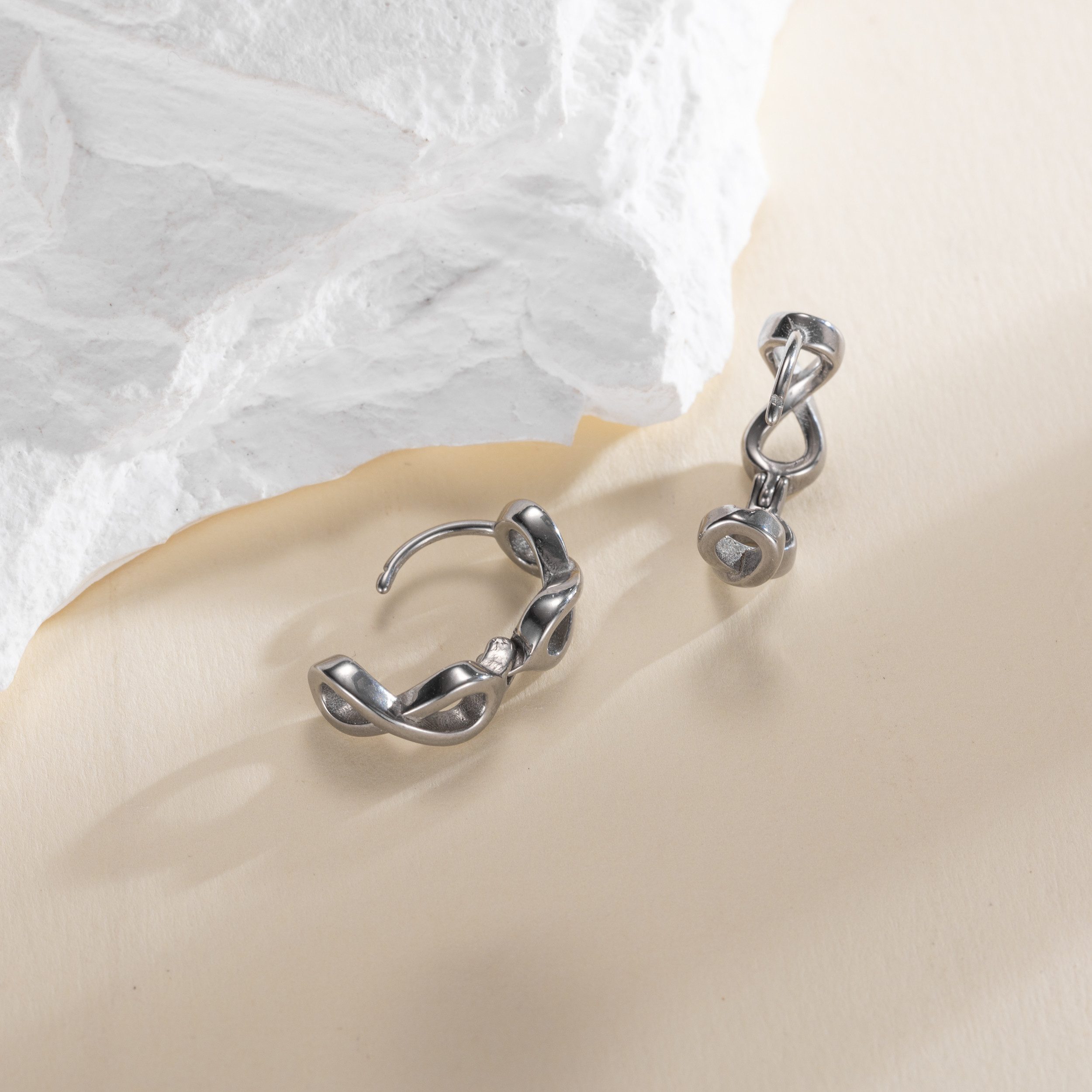 Firetti Paar Creolen Schmuck Geschenk Edelstahl Ohrschmuck Infinity Unendlichkeitsschleife