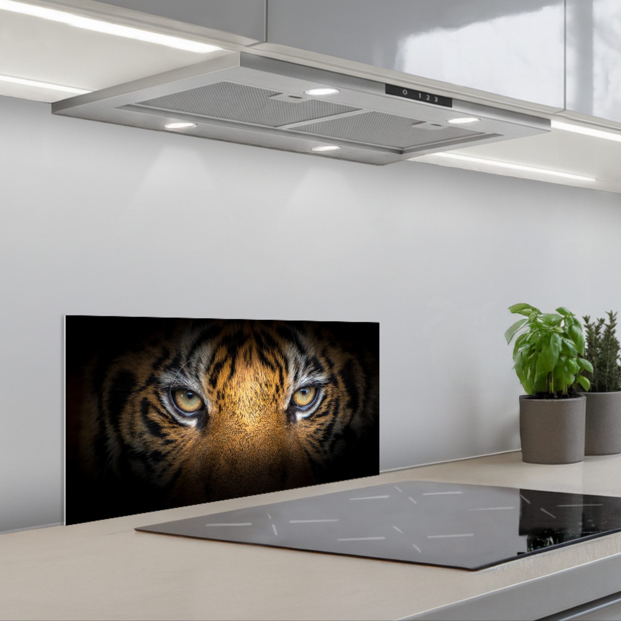KitchenYeah Küchenrückwand selbstklebend (keine Folie) Tiger - Schwarz - Tier, (1-tlg), Küchenrückwand, Spritzschutz, Kitchen, 60x30 cm – Bild 2 von 5