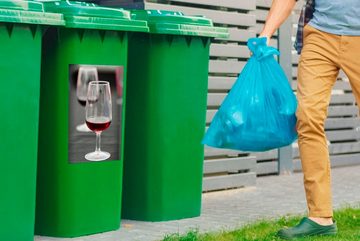 MuchoWow Wandsticker Ein schönes Glas mit Portwein (1 St), Mülleimer-aufkleber, Mülltonne, Sticker, Container, Abfalbehälter