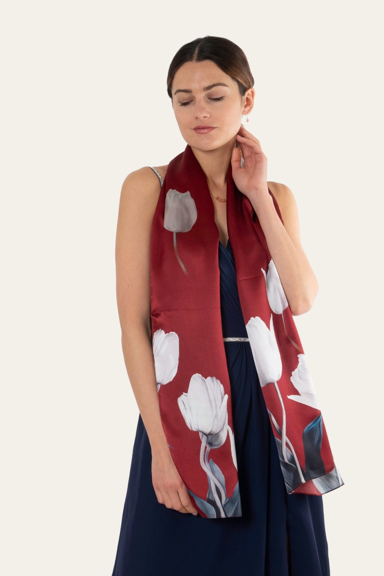 Seidenschal Tulpen weinrot, 55 x 175 cm, leichter Damen-Schal, alljährig