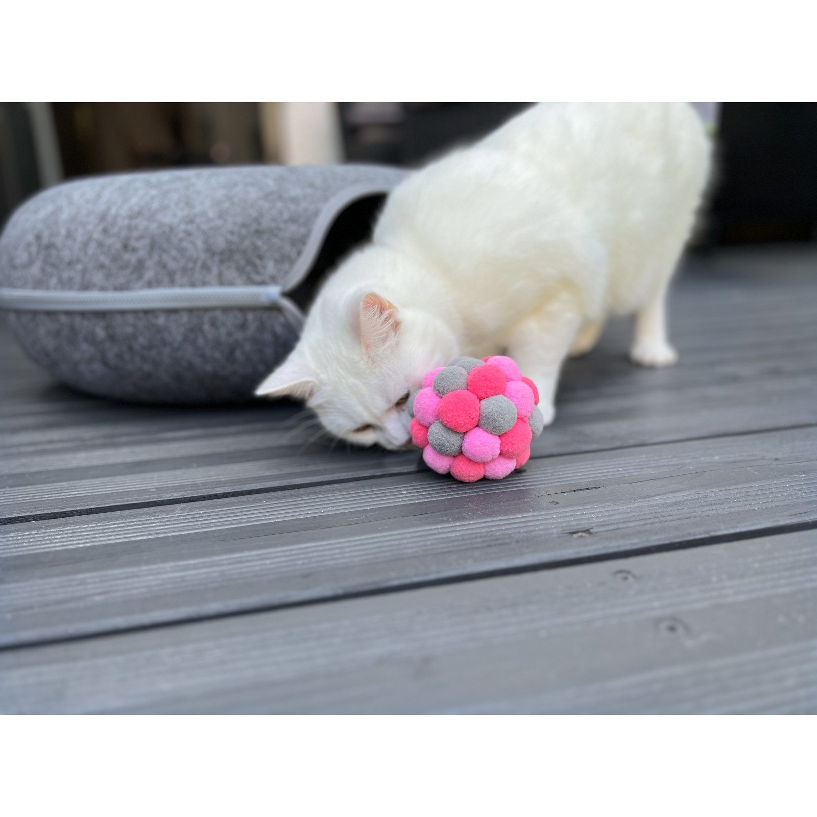 Aumüller Tierball Katzenspielkugel Pink Plush, Pink/Grau, Spielzeug für Katzen, 100% Polyester, Gefüllt mit Katzenminze und Silver Vine