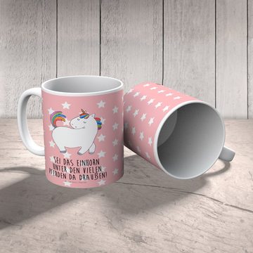 Mr. & Mrs. Panda Kinderbecher Einhorn Stolzieren - Rot Pastell - Geschenk, Einhörner, Einhorn Deko, Kunststoff, Förderung der Selbstständigkeit