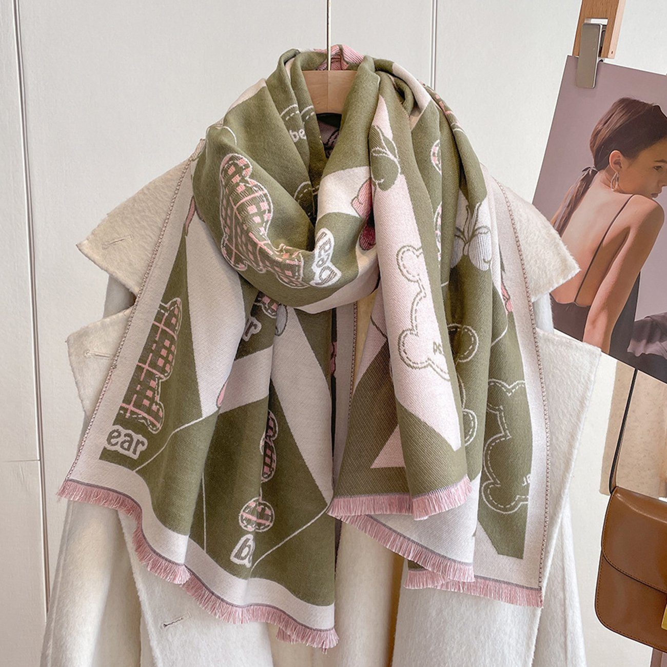 EBUY Modeschal Modischer Schal mit Bärenmuster für Damen im Herbst und Winter Grün