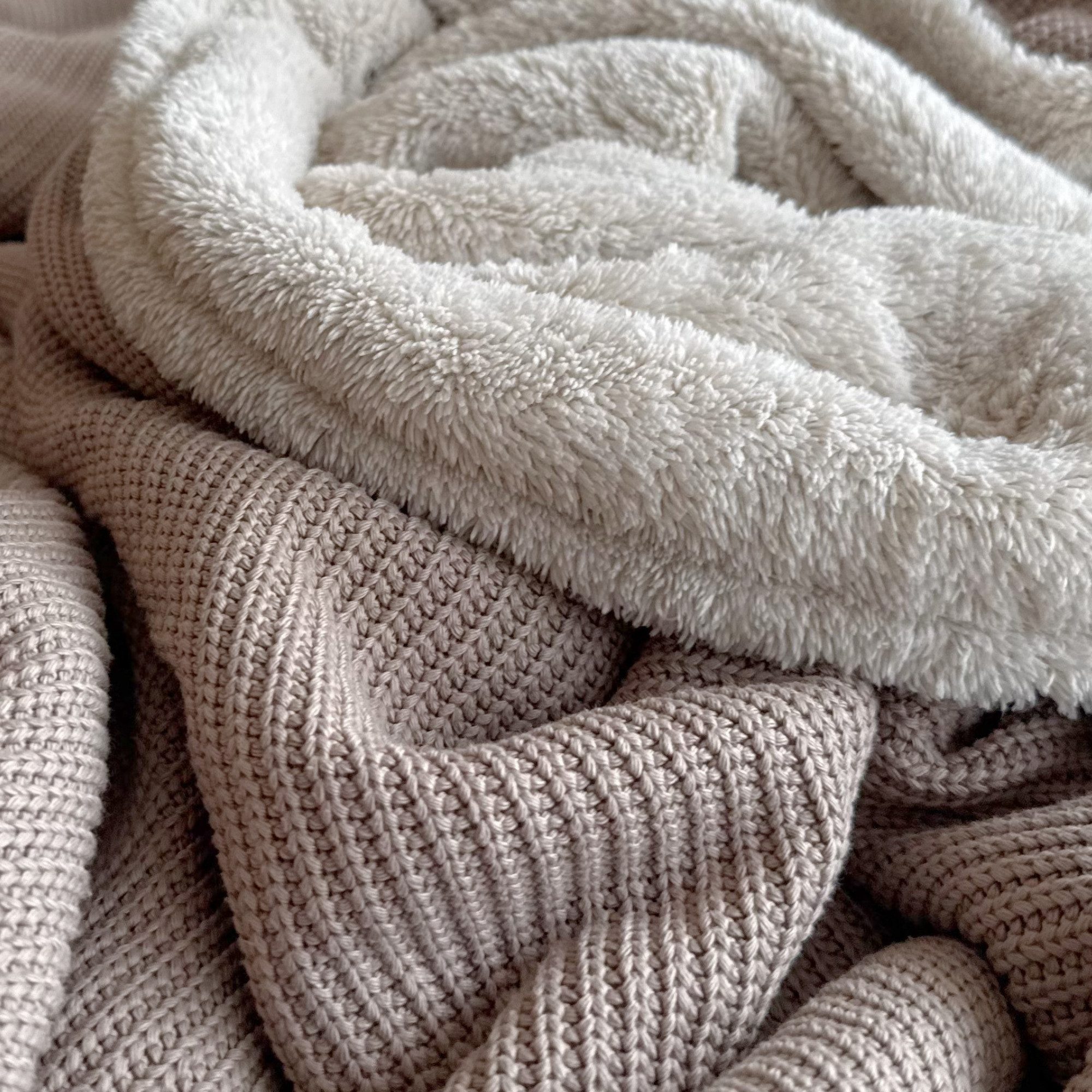 Wohndecke Premium Kuscheldecke mit Baumwollstrick, blanketino, extra voluminös – Bild 2 von 5