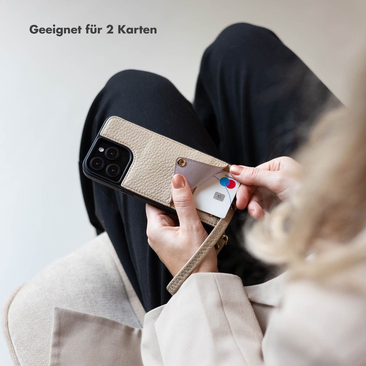 Selencia Case zum Umhängen Selencia Nova HandyHülle mit Kordel und Kartenhalter Apple iPhone 17 P
