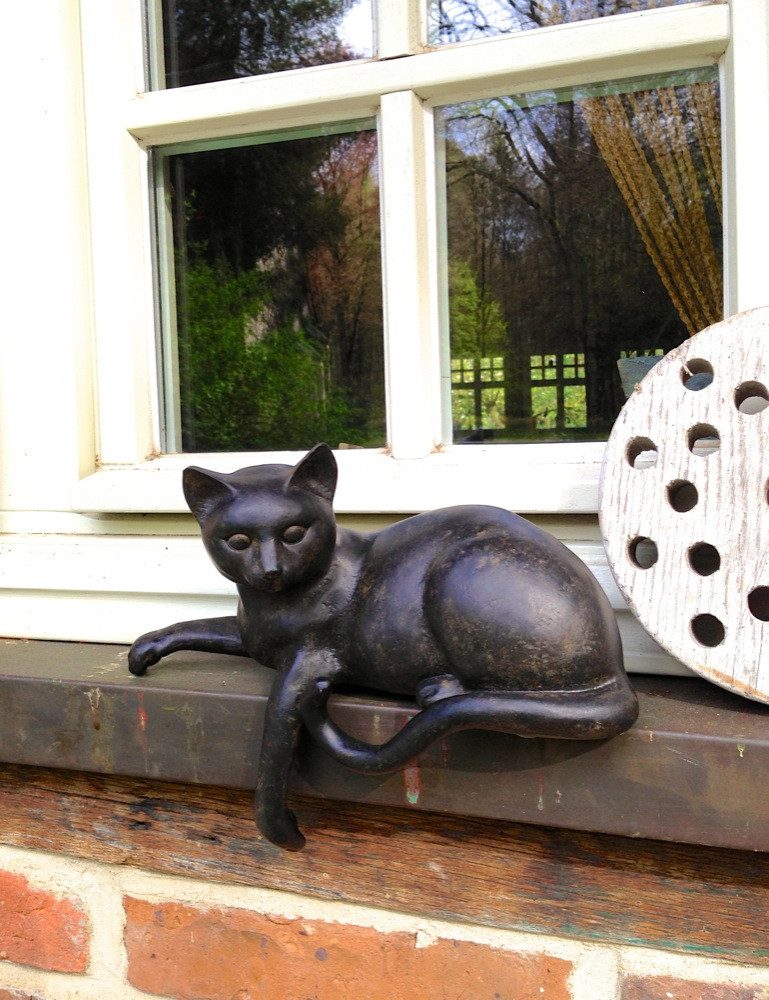 Antikas Wanddekoobjekt Skulptur Katze, lebendige Tierfiguren, liegendes Kätzchen für