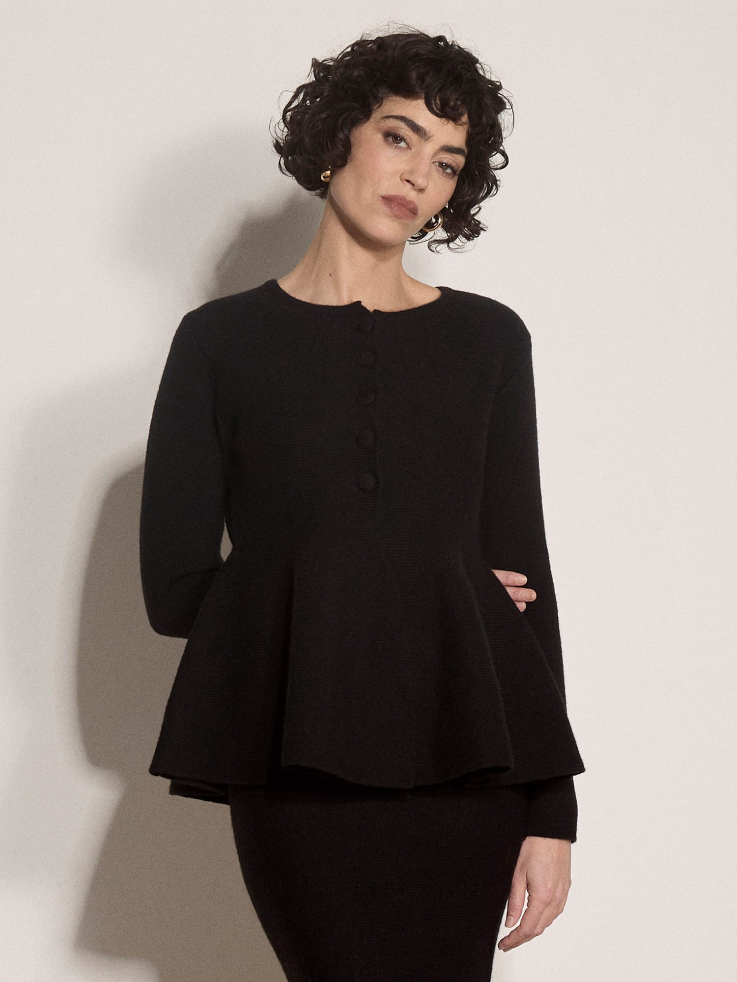 Apricot Cardigan Peplum-Saum-Strickjacke aus Rippstrick