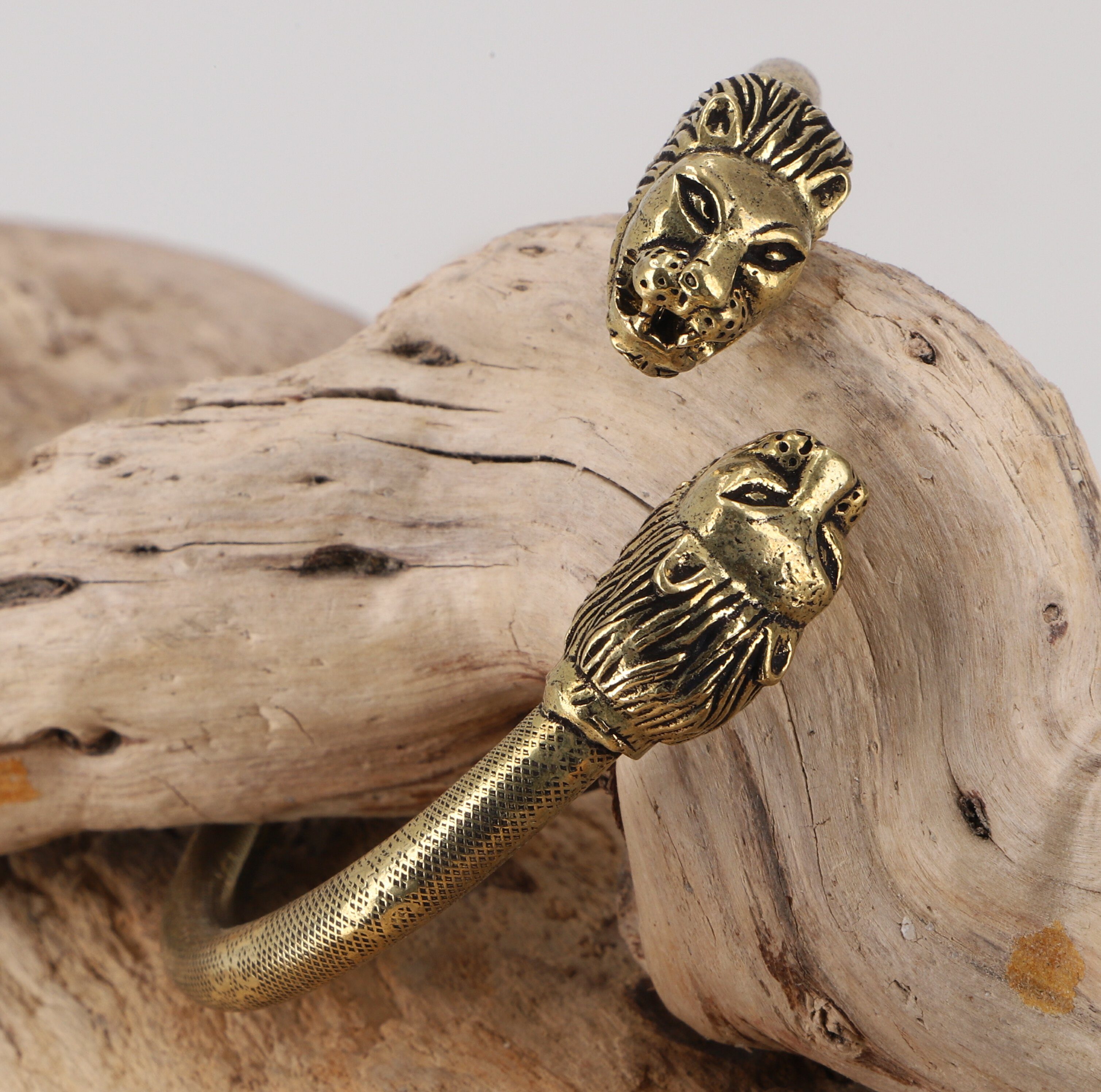 Guru-Shop Armreif Boho Armreifen, Ethno Armspange - Löwenköpfe gold