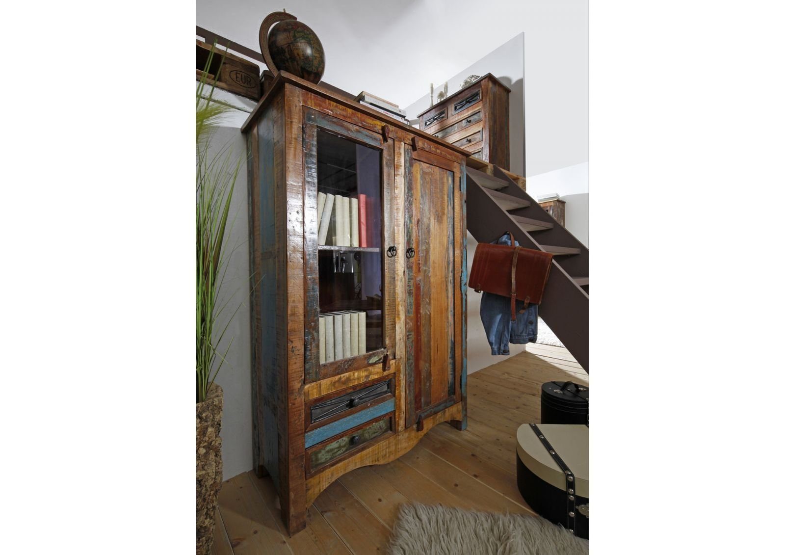 Massivmoebel24 Standvitrine #51 (Vitrine Altholz 95x42x140 mehrfarbig lackiert NATURE OF SPIRIT #51)