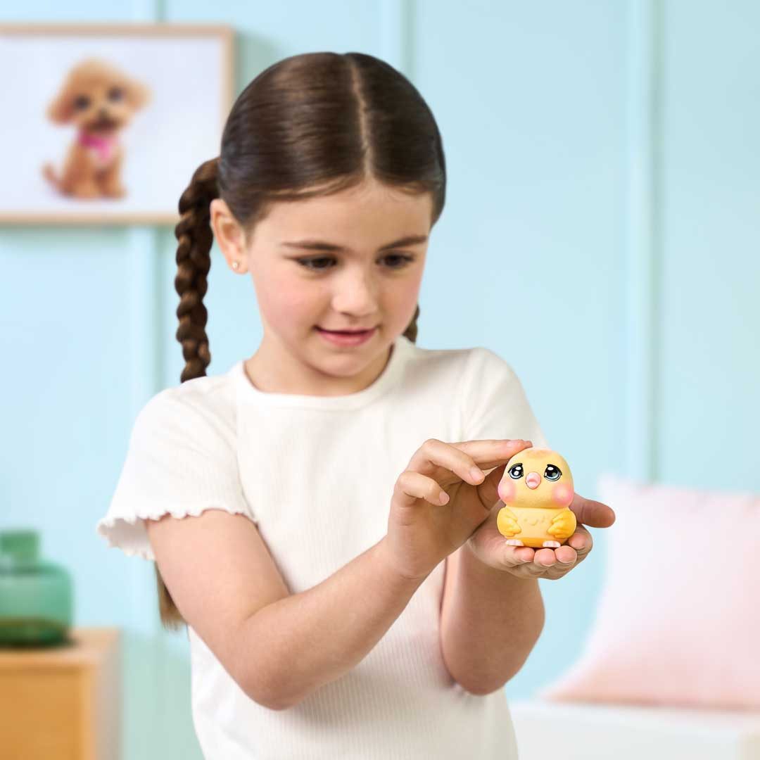 Moose Spielwelt Little Live Pets: Ouchies S2 Mini: Chirpy (Chick), Mit über 50 Geräuschen und Reaktionen – Bild 4 von 5