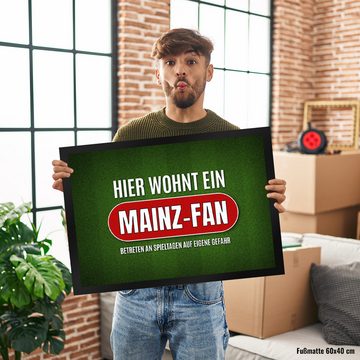 Fußmatte Hier wohnt ein Mainz Fan Fußmatte mit Rasen Motiv Fußball Tor Verein, speecheese