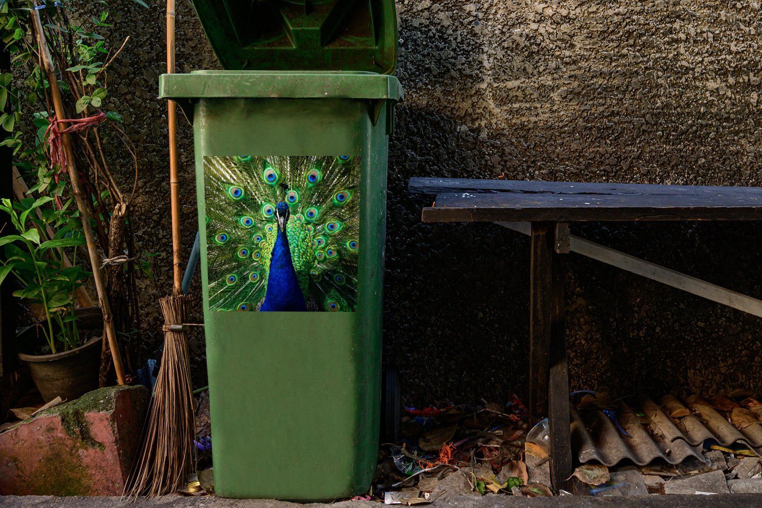 MuchoWow Wandsticker Pfau - Sticker, Blau Federn St), Mülleimer-aufkleber, - (1 Augen - Container, Mülltonne, Abfalbehälter