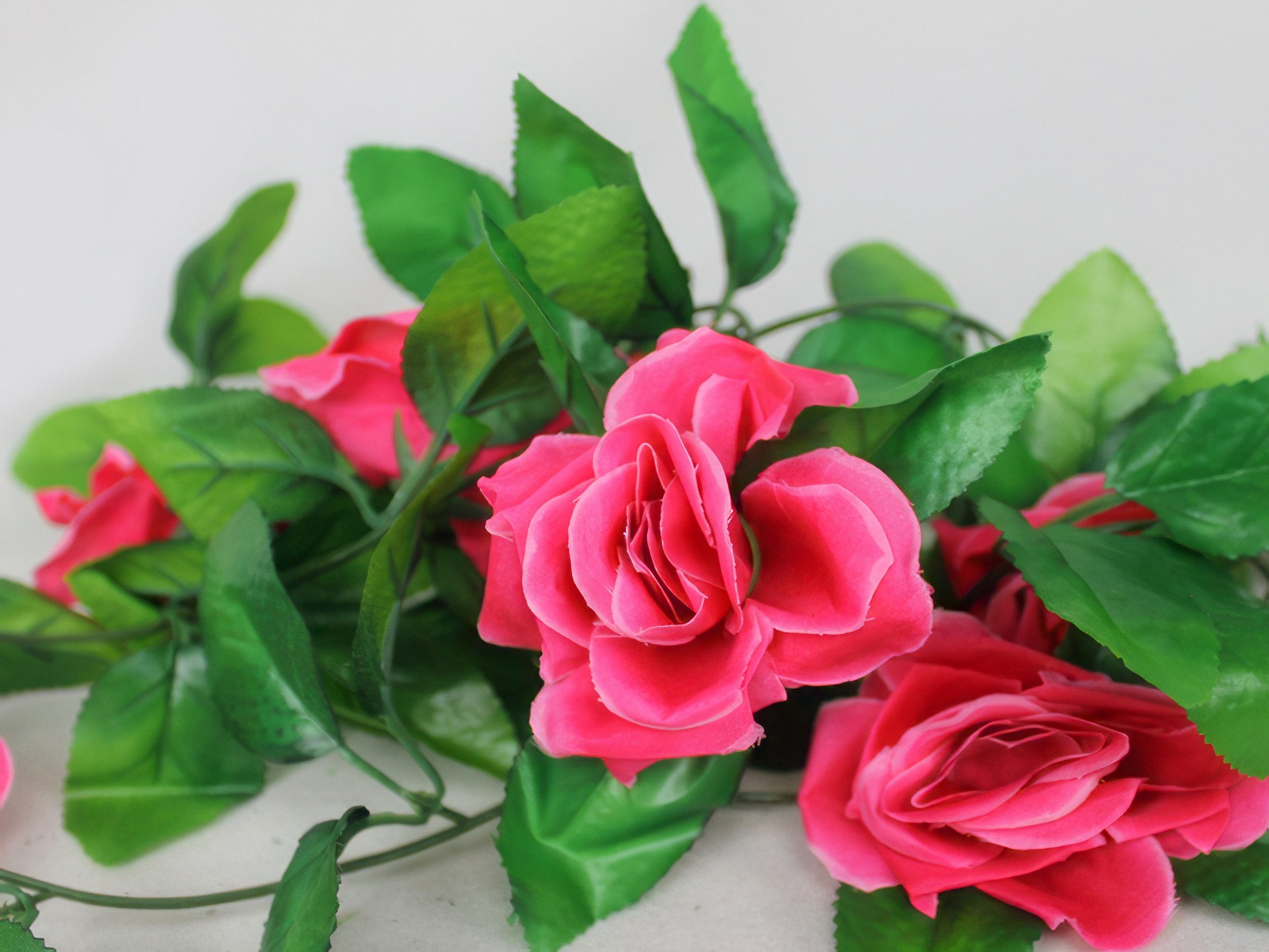Kunstblume Künstliche Efeu Efeugirlande Rose Kunstpflanzen ca.243cm, Yudu