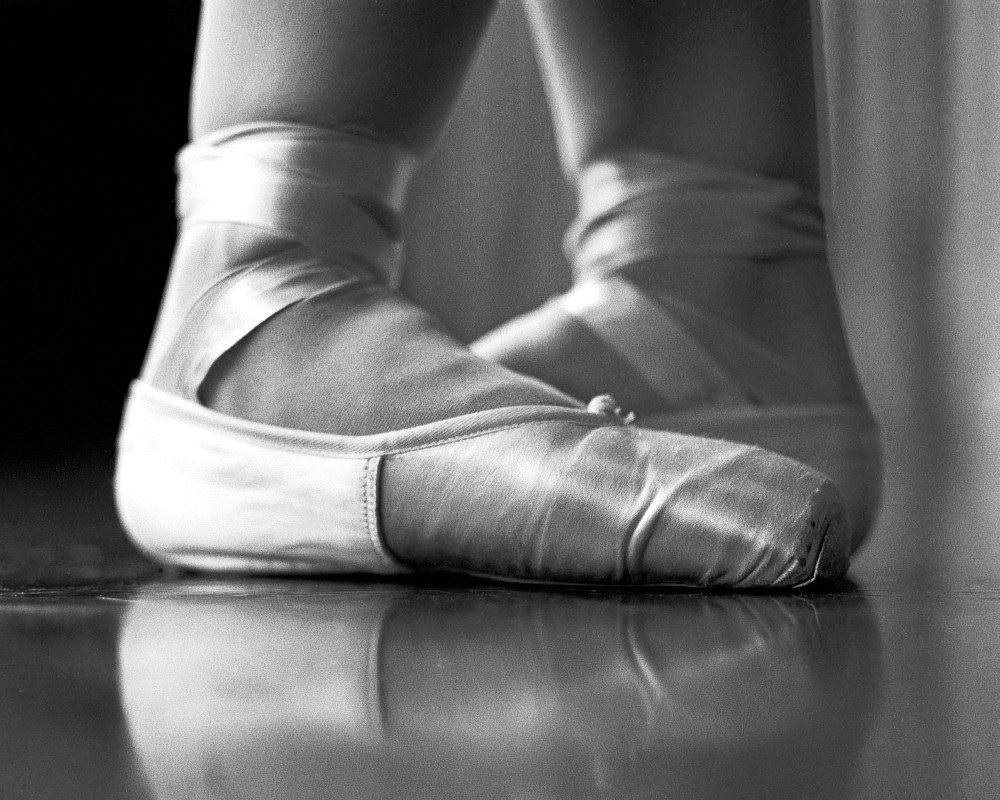 1art1 Poster Ballett Kunstdruck Bild - Balletschuhe, Spitzenschuhe (40 x 50 cm)