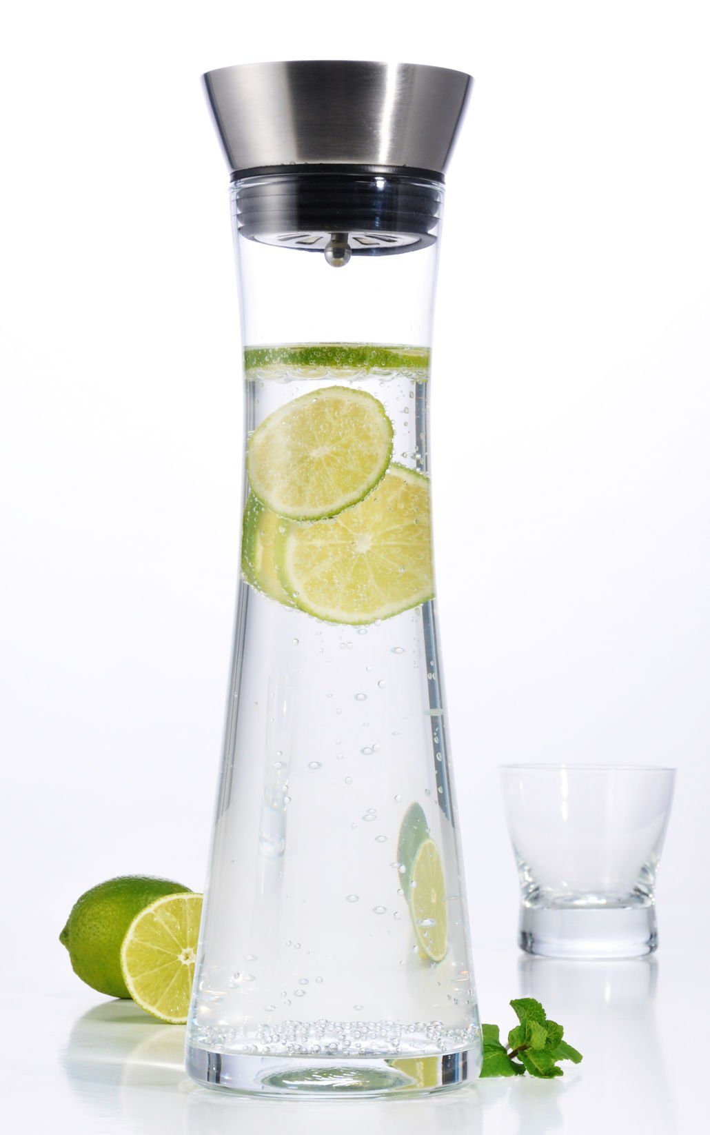 Spetebo Wasserkaraffe Glas Karaffe mit Ausgießer - 1 Liter, (1 Karaffe, 1-tlg., Wasserkaraffe aus Glas), mit Sieb und Ausgießer