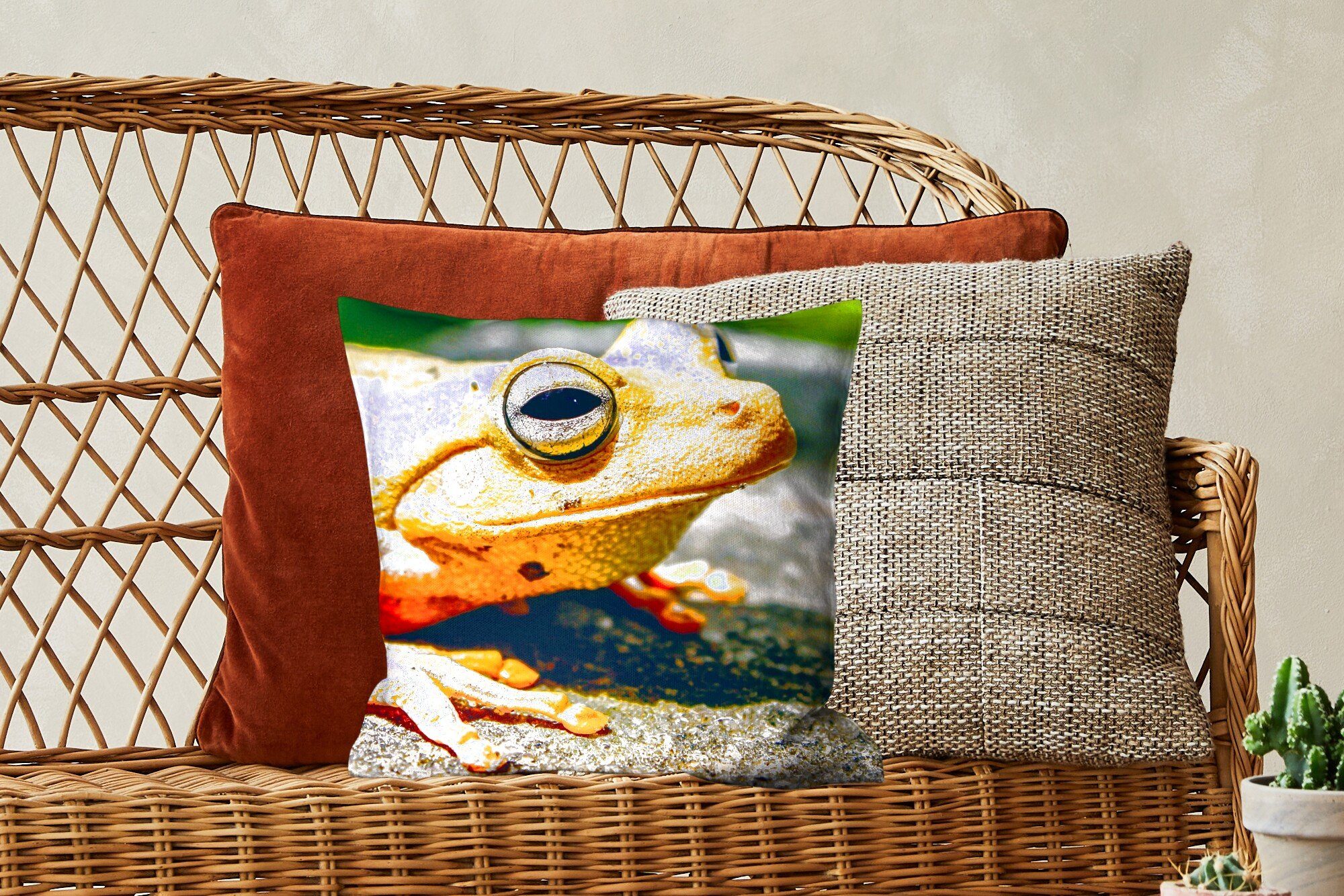 auf mit Dekokissen Boden Deko, Gelber für Frosch Füllung Sofakissen Schlafzimmer, Zierkissen dem Wohzimmer, MuchoWow sitzend,