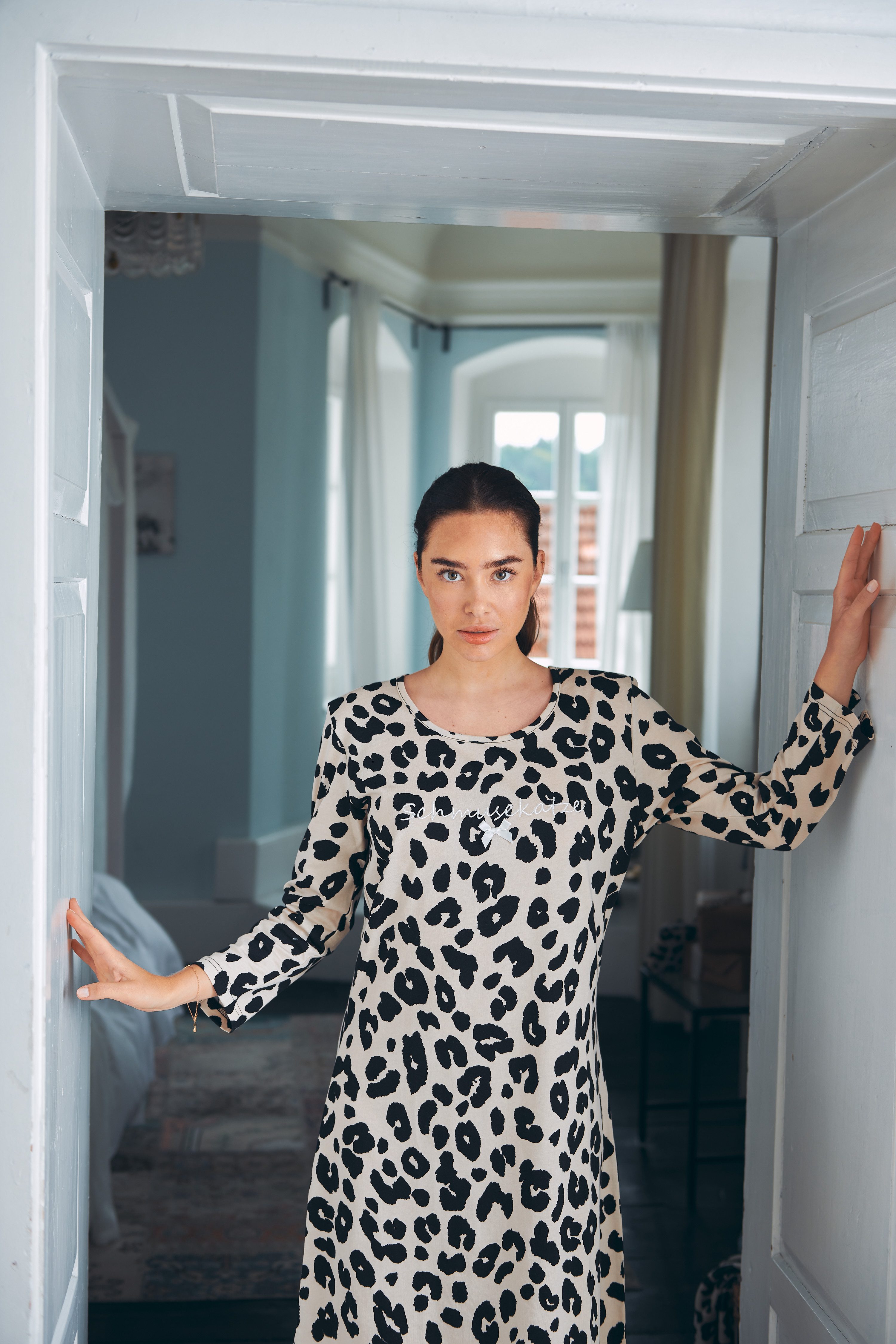 Louis & Louisa Pyjama Louis & Louisa Damen Nachthemd „Schmusekatze“, Leo I 100% Baumwolle