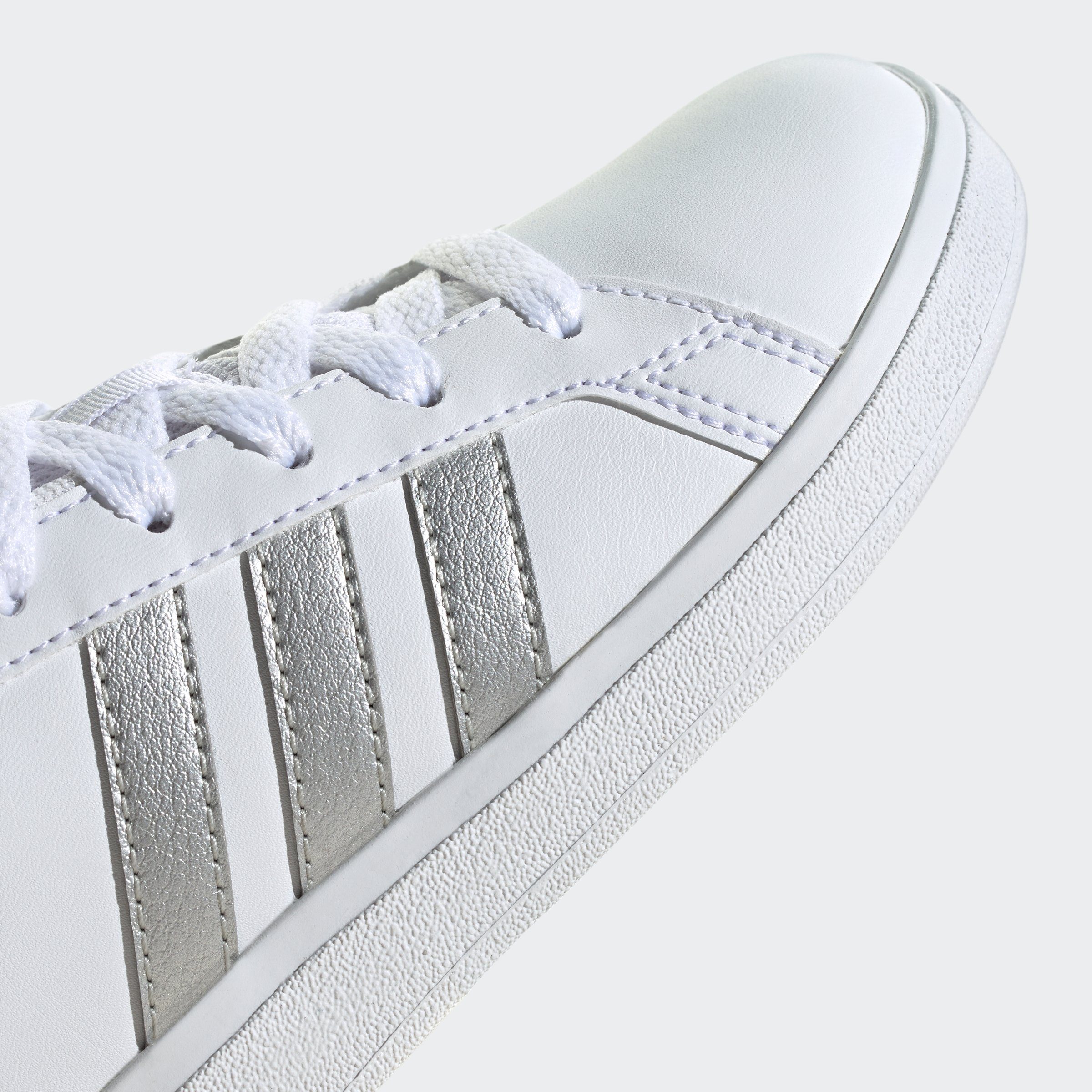Sneaker / TENNIS COURT Silver / den Cloud des Matte auf Silver Superstar Matte Design Sportswear LACE-UP adidas GRAND adidas Spuren White LIFESTYLE