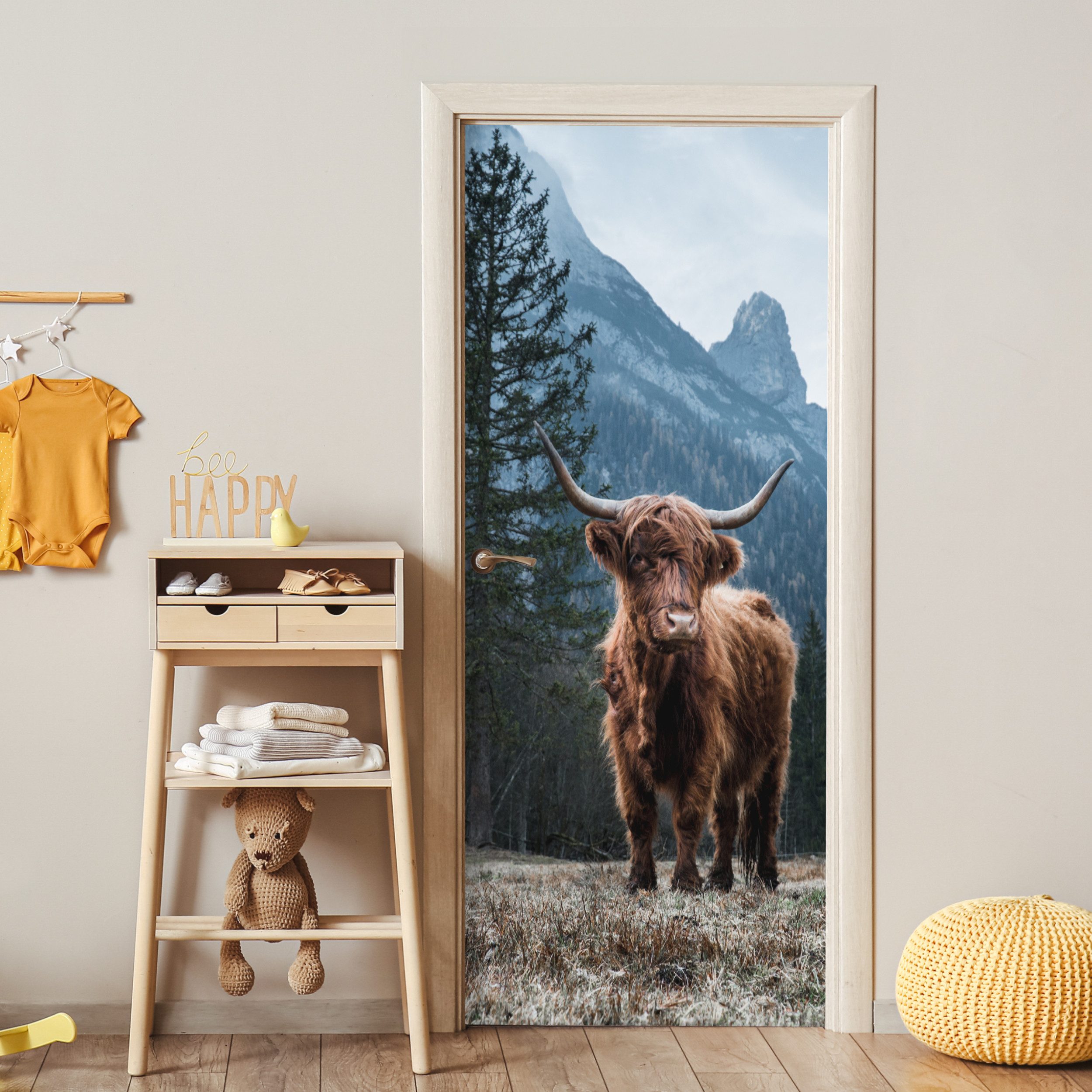 MuchoWow Türtapete Schottische Highlander - Berg - Landschaft - Bäume - Kuh - Natur, Matt, bedruckt, (1 St), Selbstklebende Tapete, Folie für Möbel, 75x205 cm
