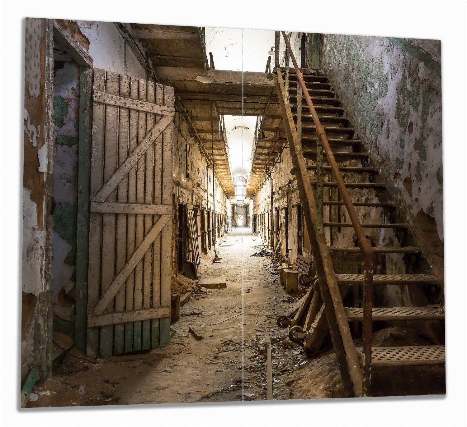 Wallario Herd-Abdeckplatte Leuchtender Gang in altem verlassenen Gefängnis, ESG-Sicherheitsglas, (Glasplatte, 2 tlg., inkl. 5mm Noppen), verschiedene Größen