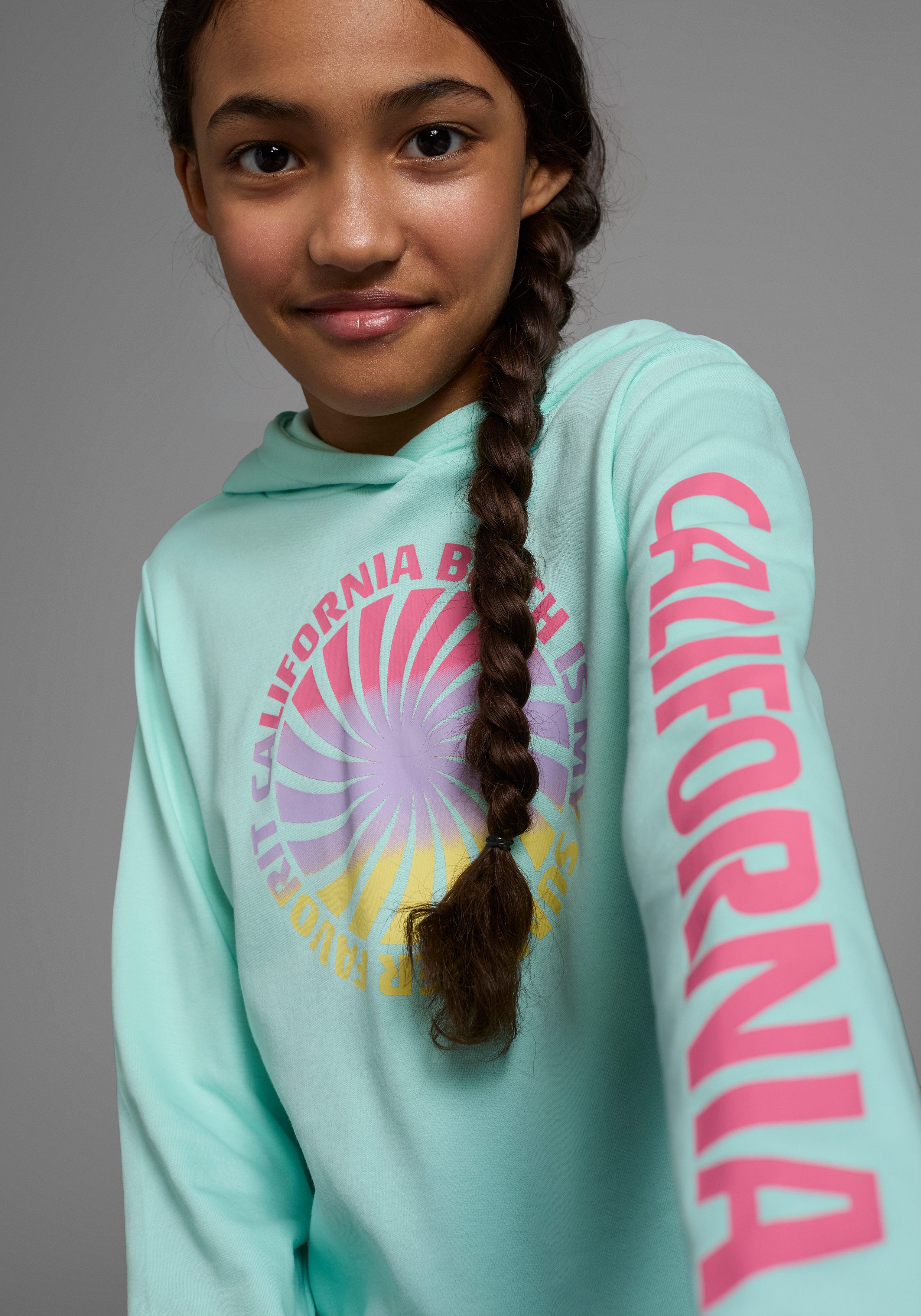 Kapuzenshirt, Langarmshirt mit Ärmelprint