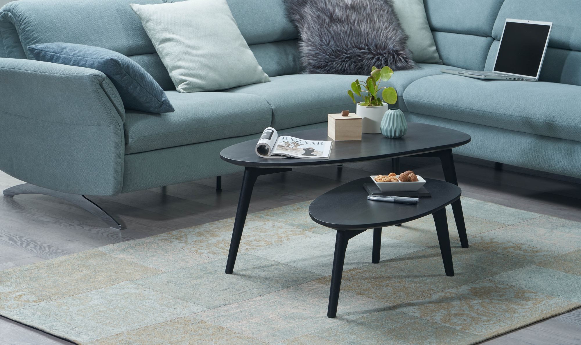 FINEBUY Satztisch FB54370 Couchtisch Set nierenförmig Massiv Wohnzimmertisch Retro (Mango Massivholz, Couchtisch 2er Set Schwarz), Wohnzimmertisch Nierenform, Sofatisch Dreibein