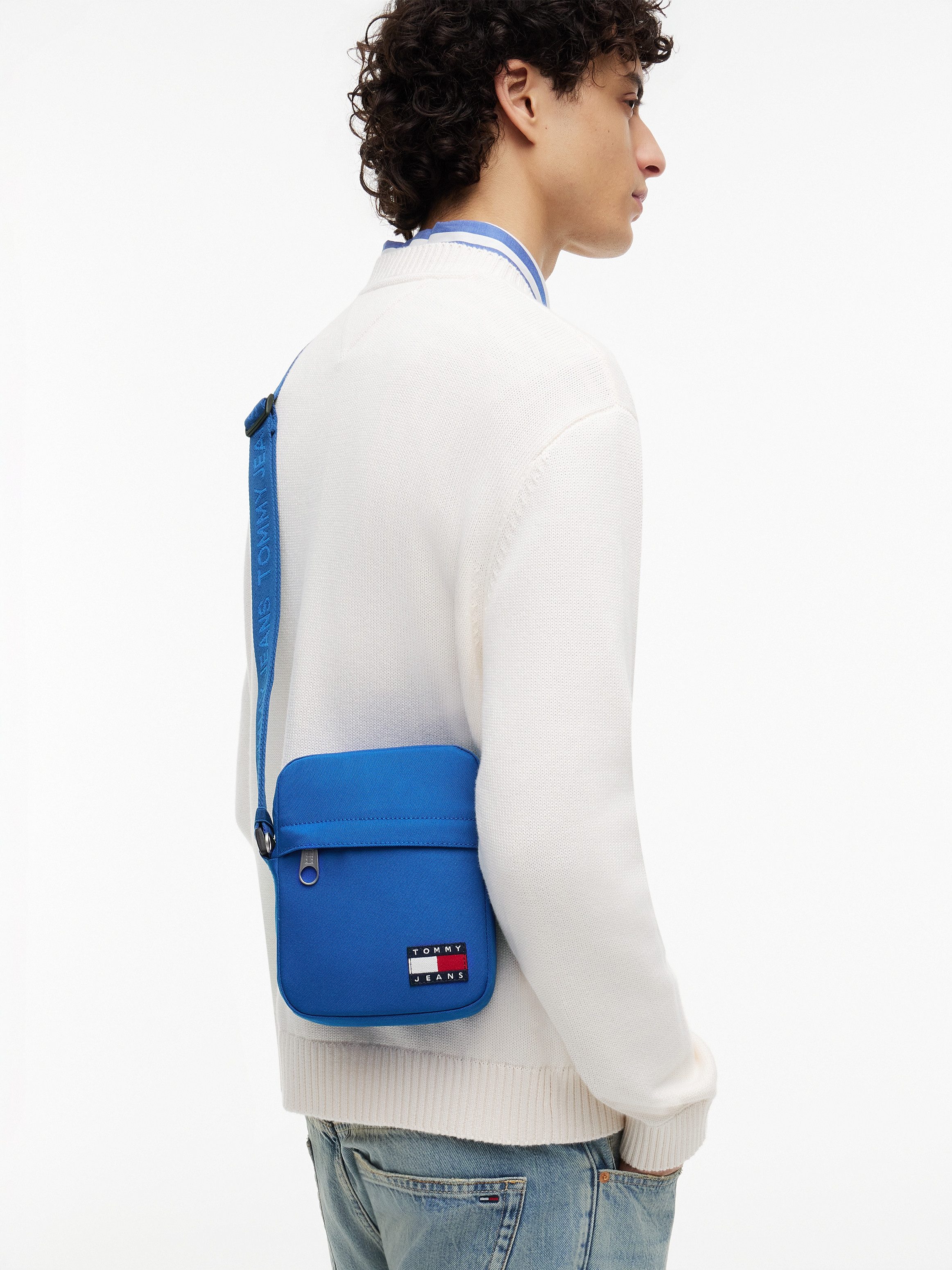 Tommy Jeans Umhängetasche TJM ESS DAILY REPORTER, Men Schultertasche, Freizeitasche mit Tommy Jeans Flaggen-Aufnäher