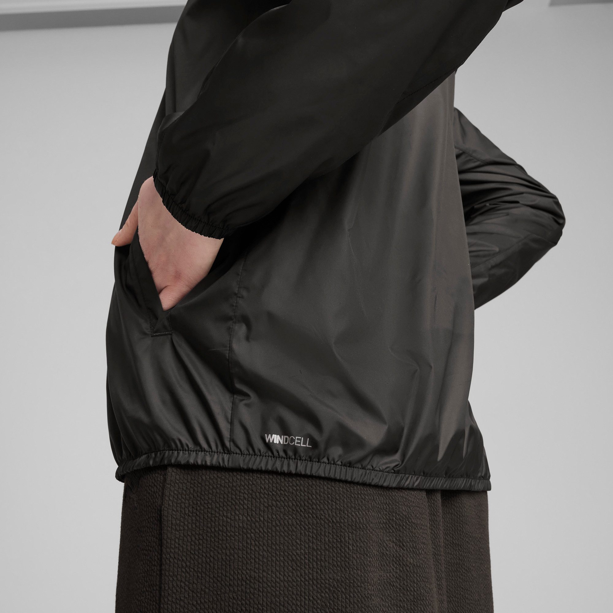 PUMA Windbreaker ESS REGULAR WINDBREAKER mit Kapuze, wasserabweisend, elastische Bündchen und Saum