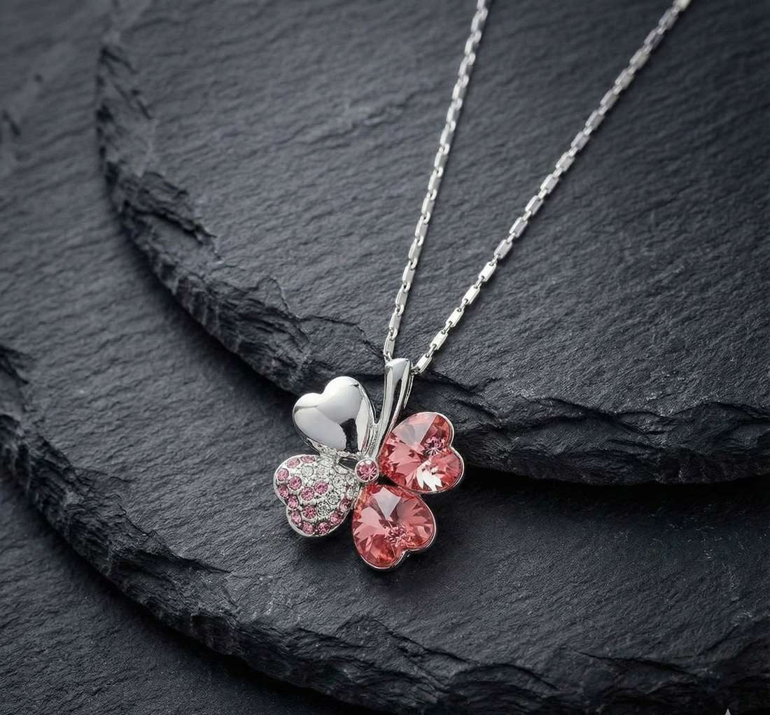 Taffstyle Kette mit Anhänger Glückskette Halskette Kristall Kleeblatt Zirkonia Weißgold vergoldet (Edler Glücksanhänger mit funkelnden Kristall Steinen in einer Geschenkverpackung), Geschenkidee für Frauen