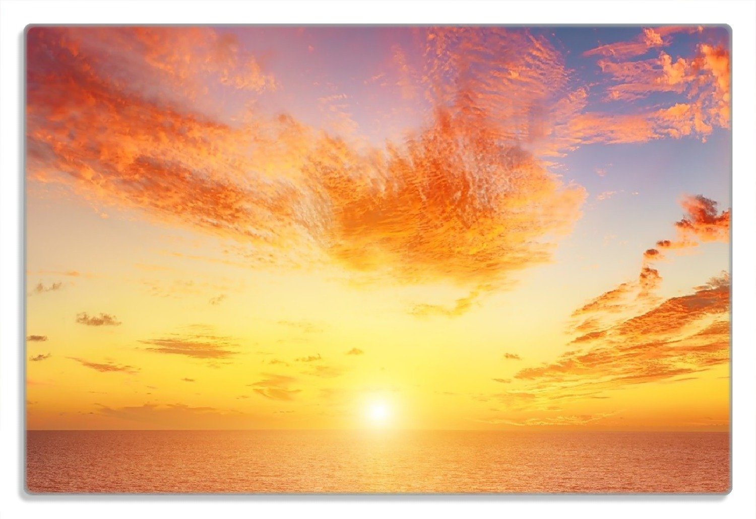 Wallario Frühstücksbrett Sonnenuntergang über dem Meer - rote Wolken und blauer Himmel, (inkl. rutschfester Gummifüße 4mm, 1-St), 20x30cm