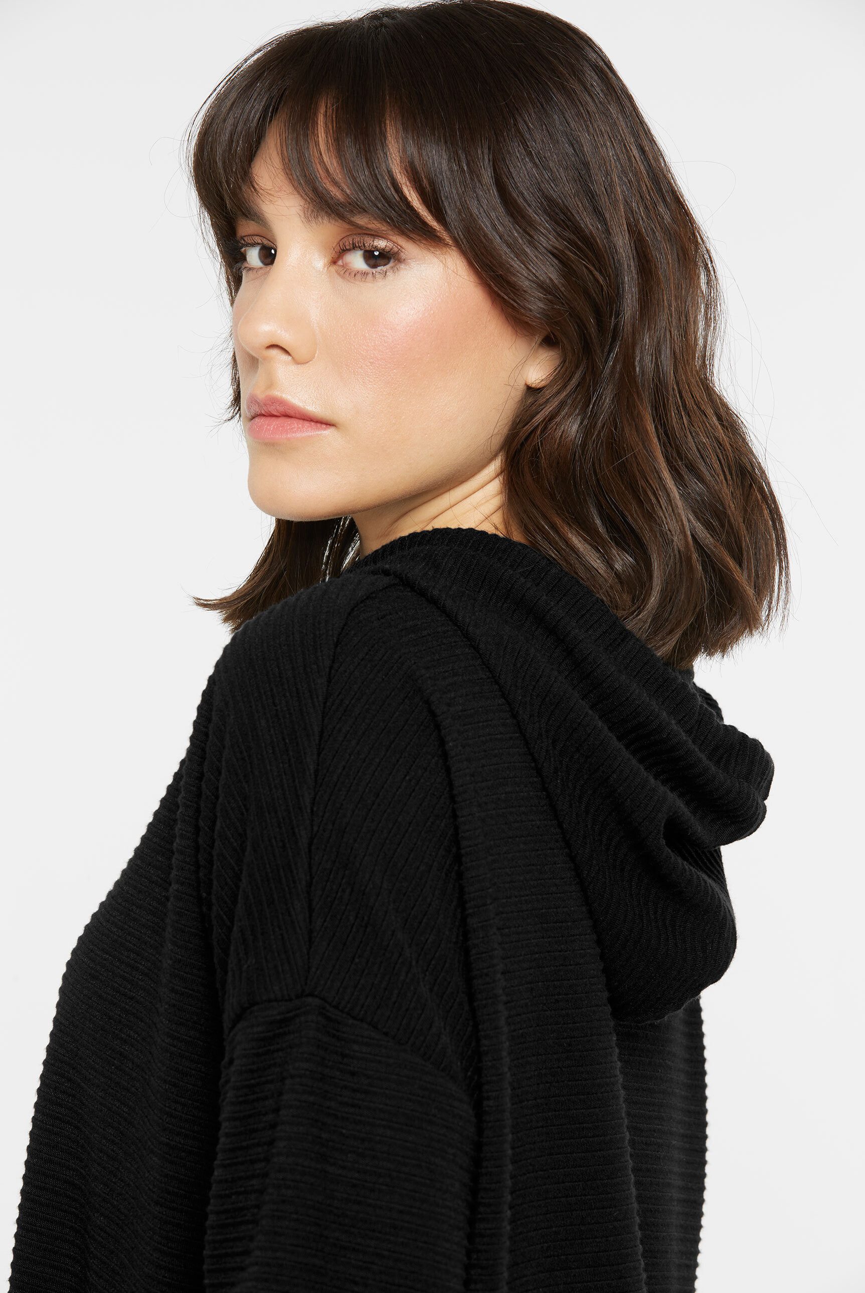 SENSES.THE LABEL Kapuzensweatshirt mit überschnittenen Schultern – Bild 5 von 5