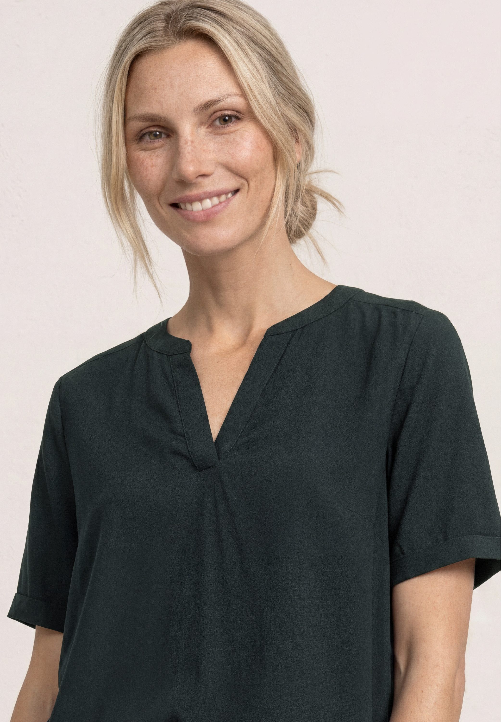 STREET ONE Kurzarmbluse Blusenshirt in Unifarbe mit Split Neck