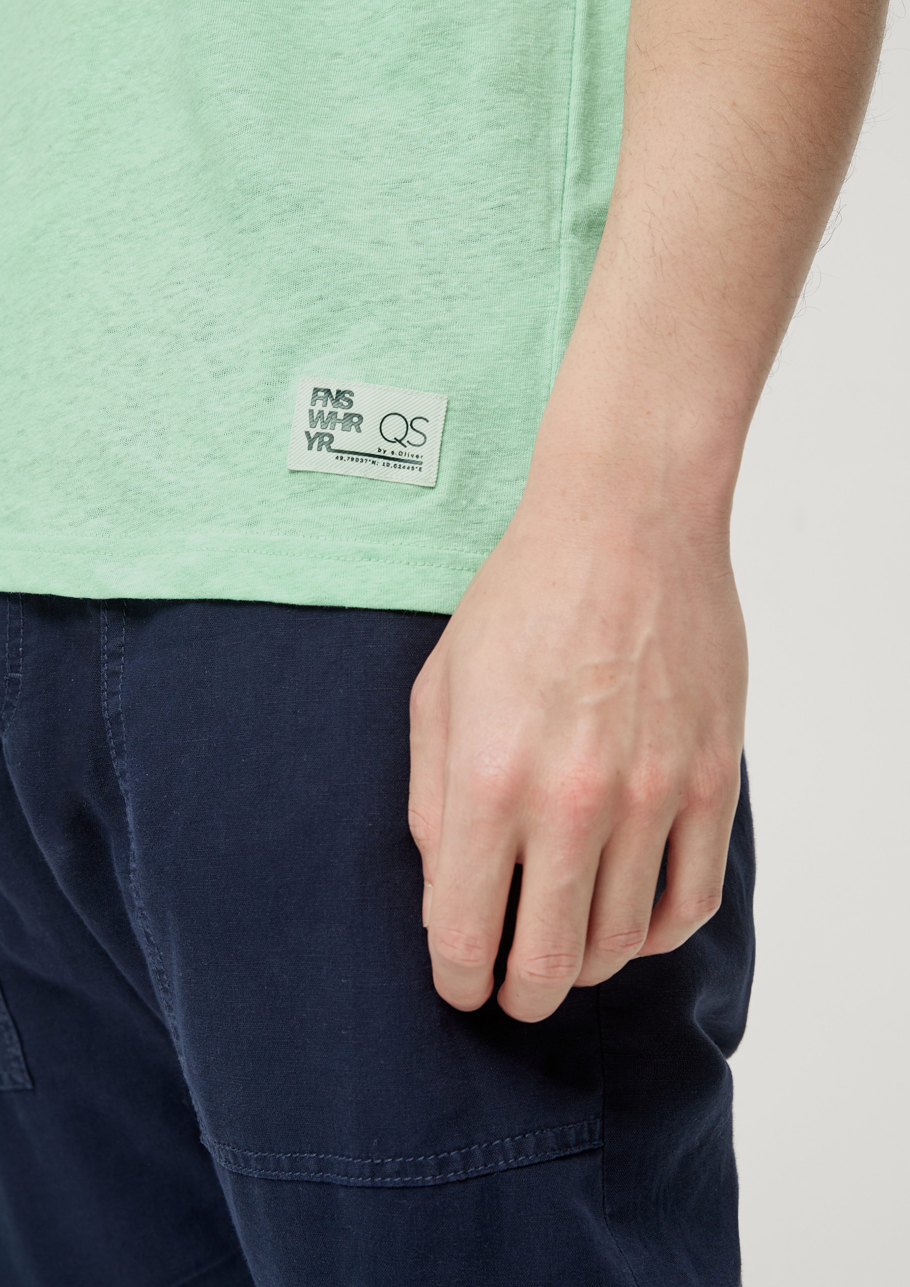 Flammgarnstruktur mit Label-Patch Kurzarmshirt Leinenmix-Shirt hellgrün QS