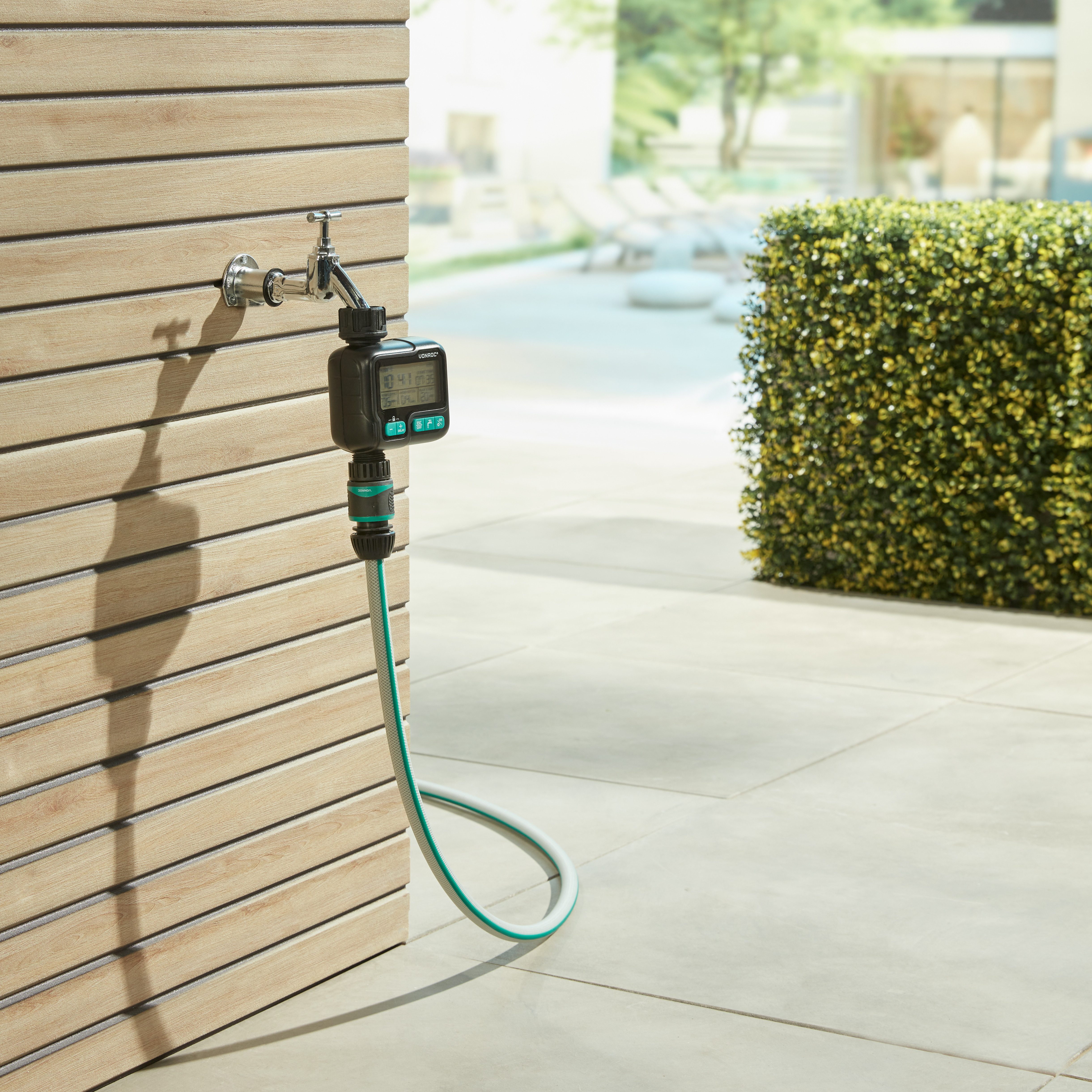 VONROC Bewässerungssteuerung - Wasser-Timer - Automatisches Bewässerungssystem – Breites, (einstellbares Intervall und Dauer: 1 Stunde), bis 15 Tage/1 Sekunde bis 99 Minuten – IPX5 wasserdicht