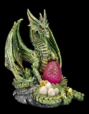 Figuren Shop GmbH Fantasy-Figur Drachen Figur grün - Beschützer der Brut - Drachenfigur Drachenei