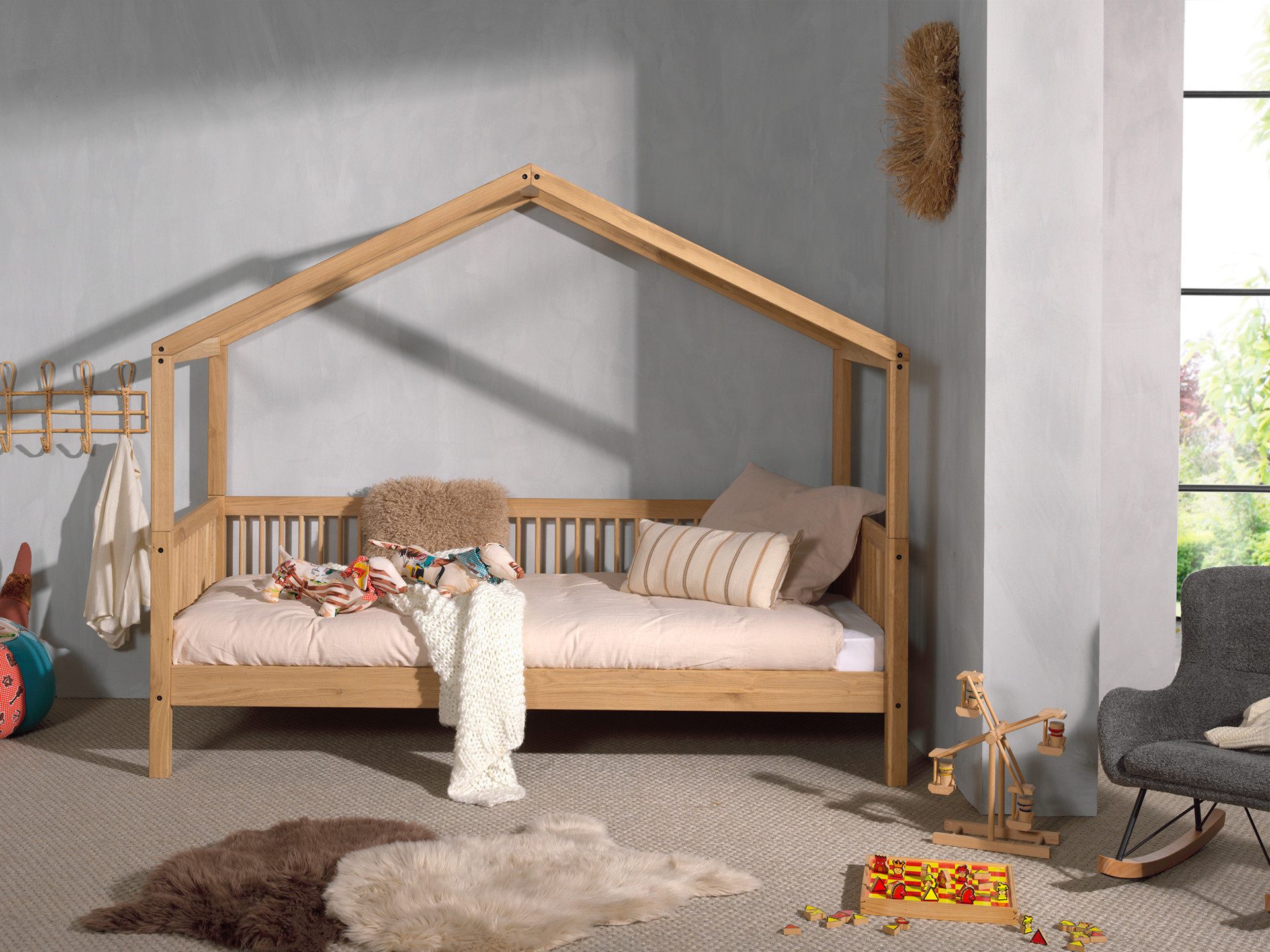 Vipack Hausbett, aus massiver Eiche geölt, LF 90x200 cm, wahlweise mit Bettschublade