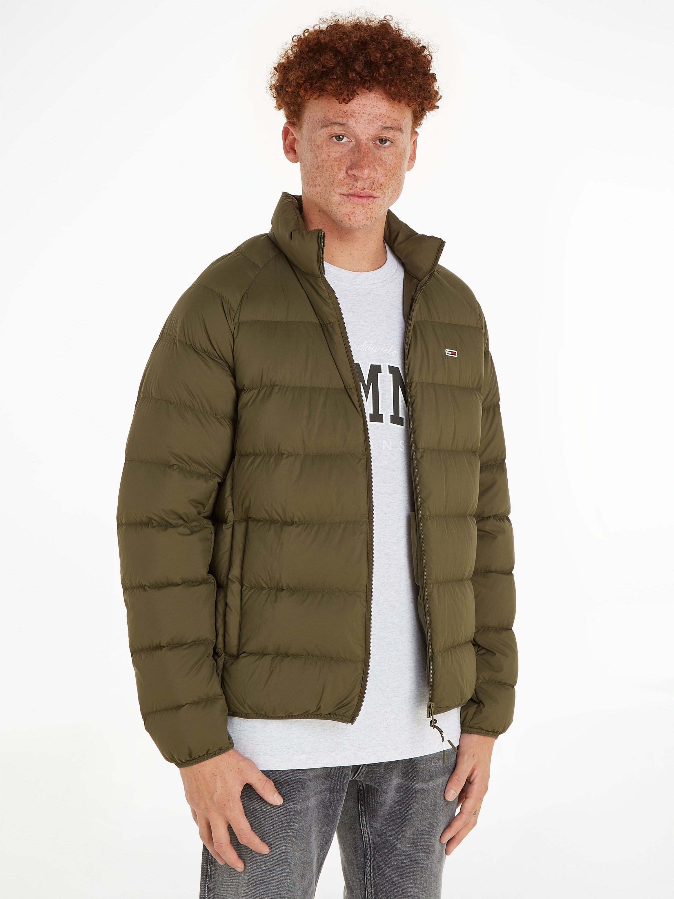 Tommy Jeans Daunenjacke TJM ESSENTIAL LT DOWN JACKET EXT mit Stehkragen Drab Olive Green