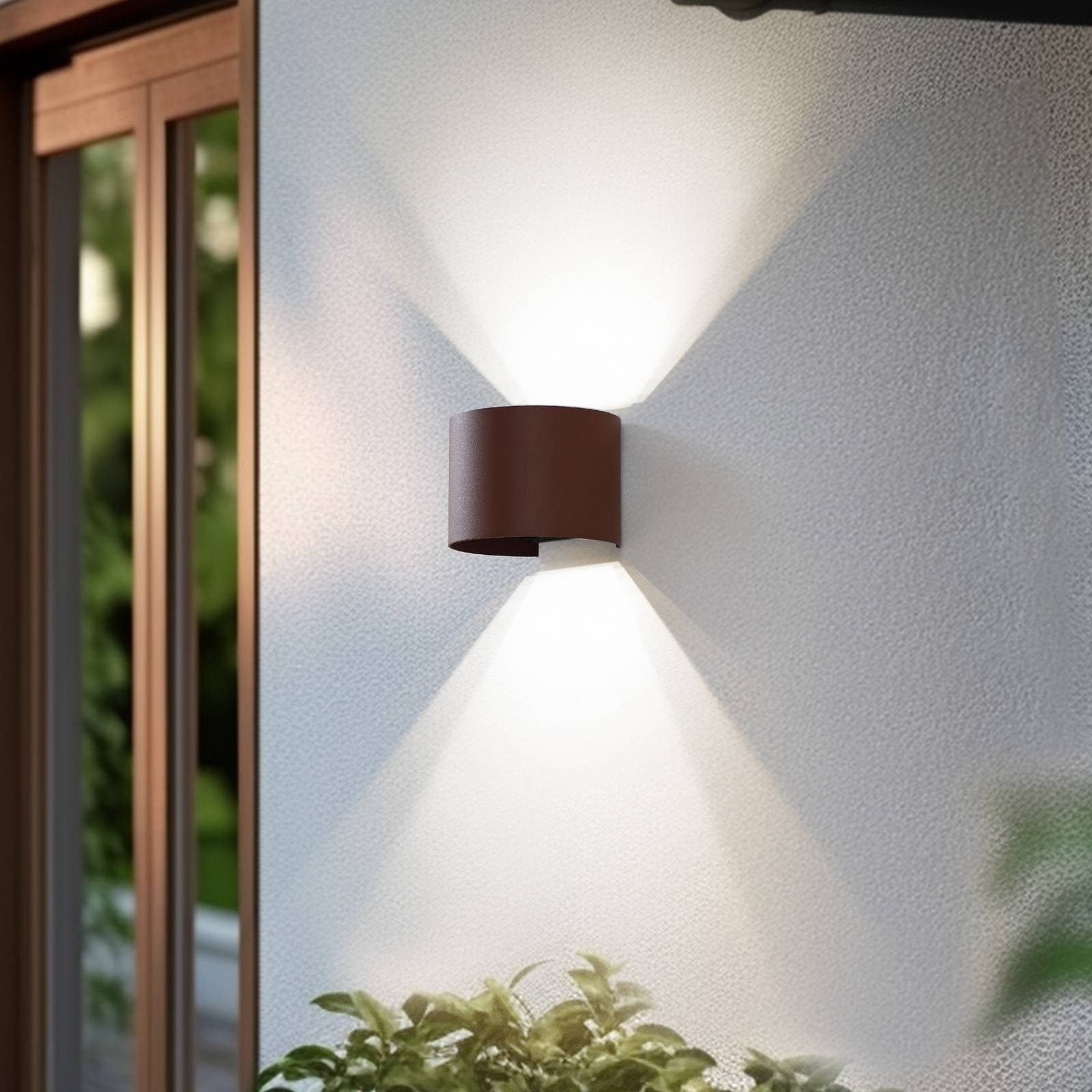 Lindby Außen-Wandleuchte Dara, LED, Kunststoff Braun Farbwechsel RGB + weiß IP54, LED 6,5 W gesamt, Farbwechsel RGB + weiß