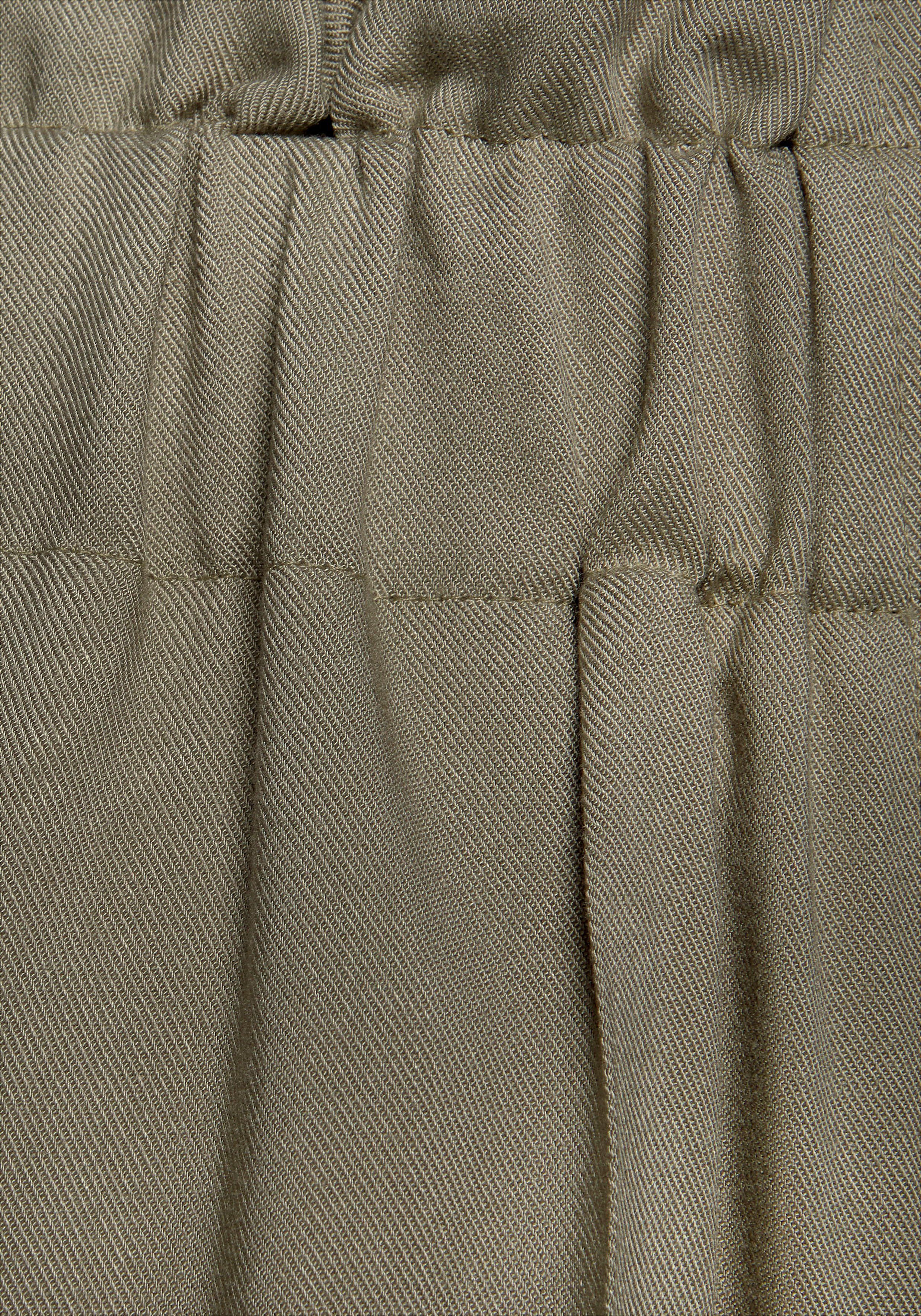 LASCANA Elastikbund, Paperbag-Hose Stoffhose Zierknöpfen mit und grün